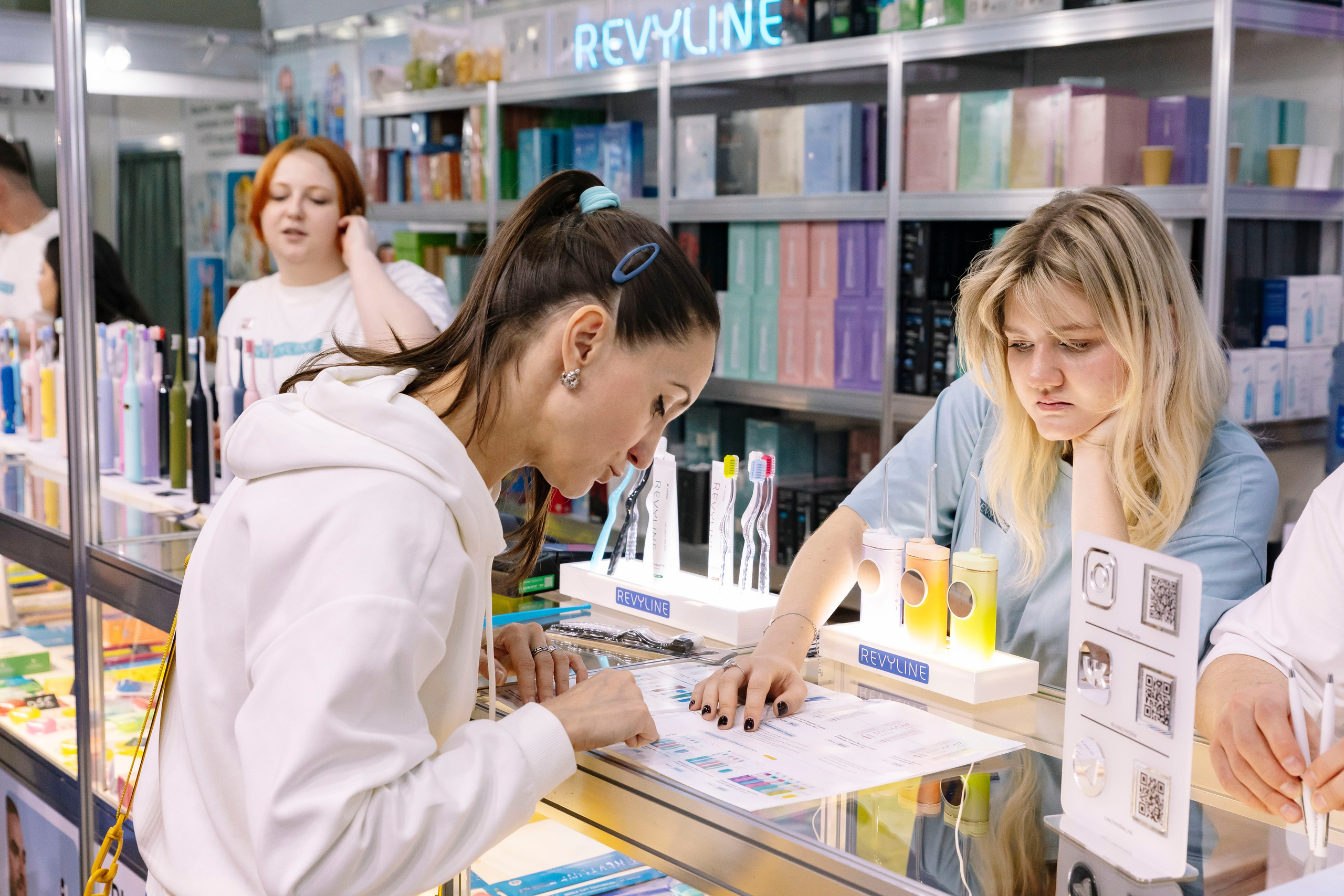 Стоматологическая выставка Dental Salon 2026. Профессиональный фотограф в Москве | Заказать фотосессию и съемку