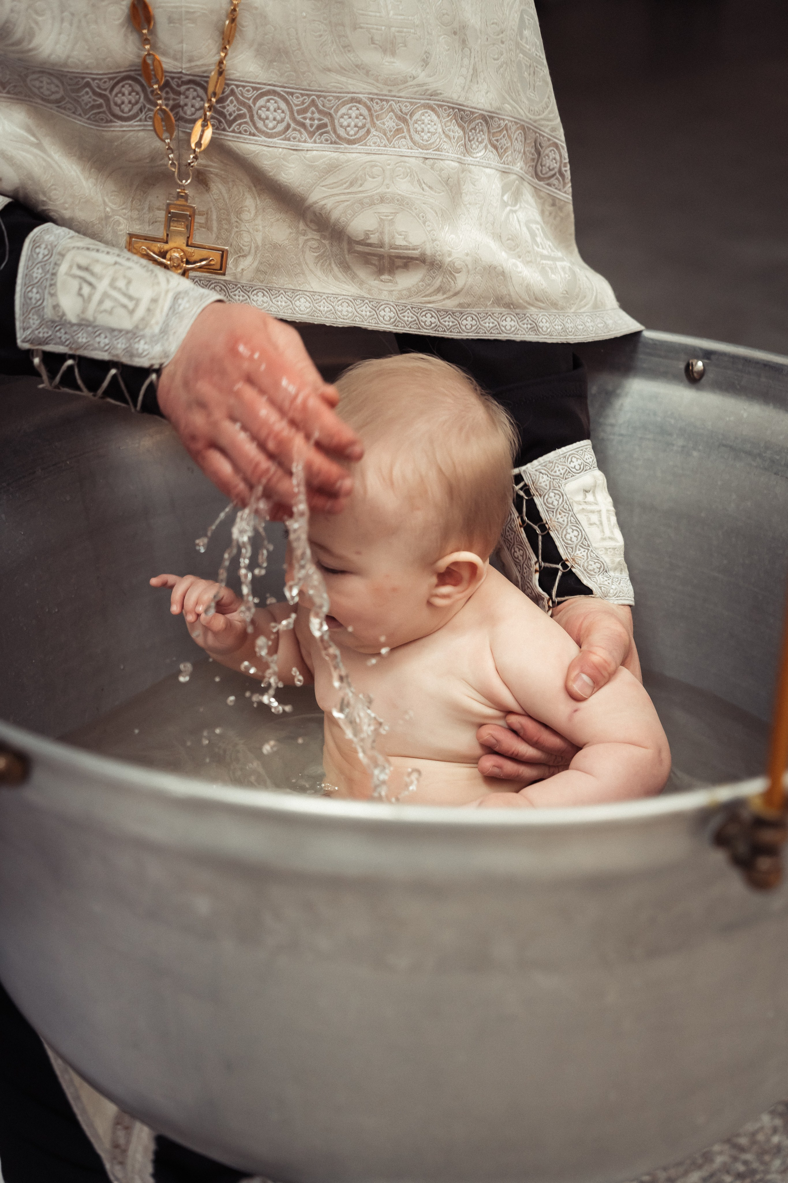 Будут ли ребёнка окунать с головой на крещение