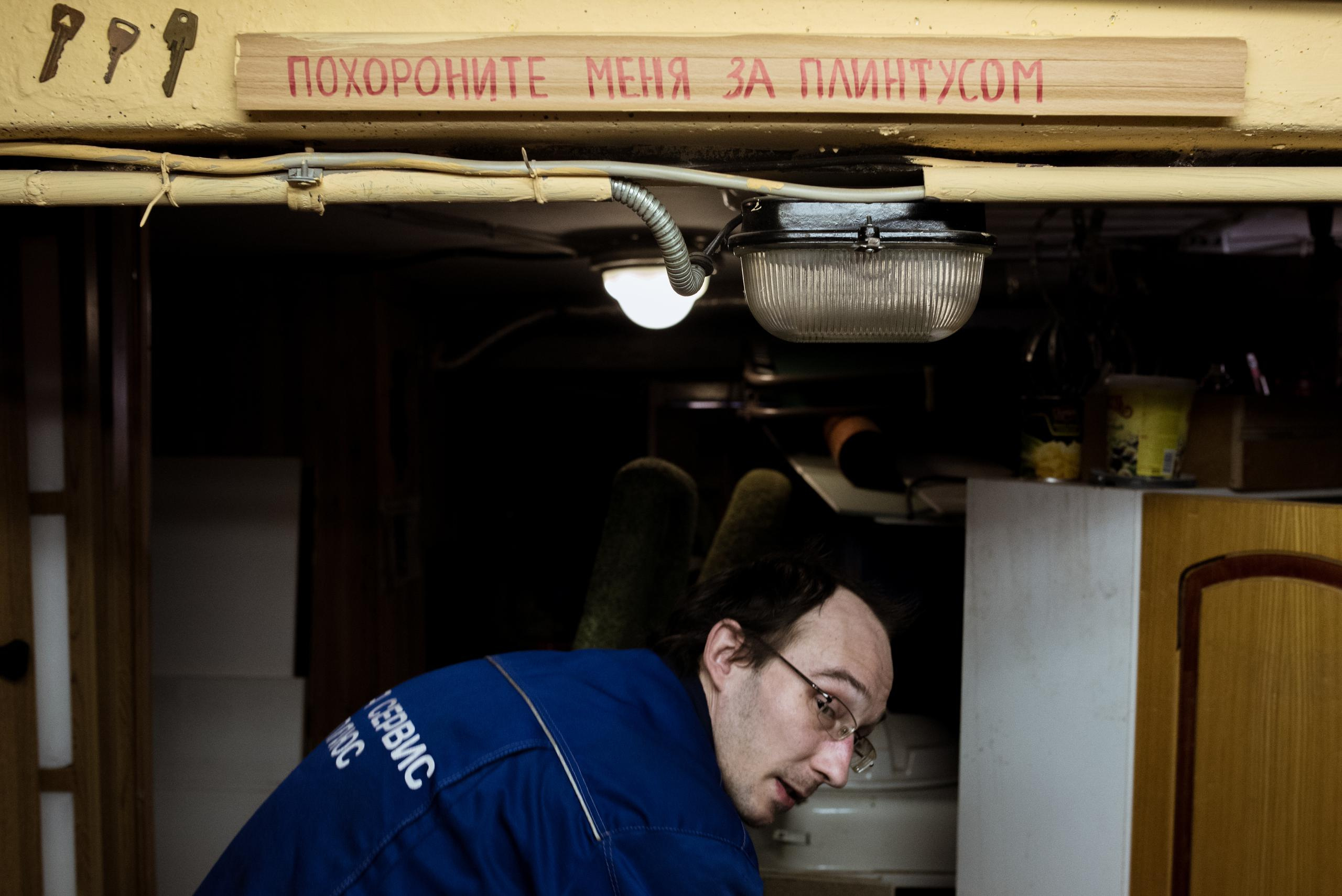 «12 марта 2020Сегодня я пришла с диализа. Правда уставшая. Всех дел не переделаешь. Завтра опять на работу и остался еще один день *неразборчиво*. Надо до делать все свои хобби, а потом съездить как-нибудь за лекарством. Наверное мои мечты не сбудутся жить нормальной жизнью. Мне грустно. Что мой малыш так и не увидит белый свет. В жизни хочется, чтоб у моего ребенка все было. Ни в чем он не нуждался. Может и к лучшему, что у меня нет детей. Хотя и очень люблю их. Детей и животных))))) Для меня это грустно писать о детях. Мне стыдно за некоторые свои поступки. Я наказываю саму себя… Но теперь поздно…Ничего не изменить… «грусть и боль», «страх и боязнь», «злость и обида», «глупость», «слезы и боль», «одиночество», «угнетение», «противно», «гадость». 