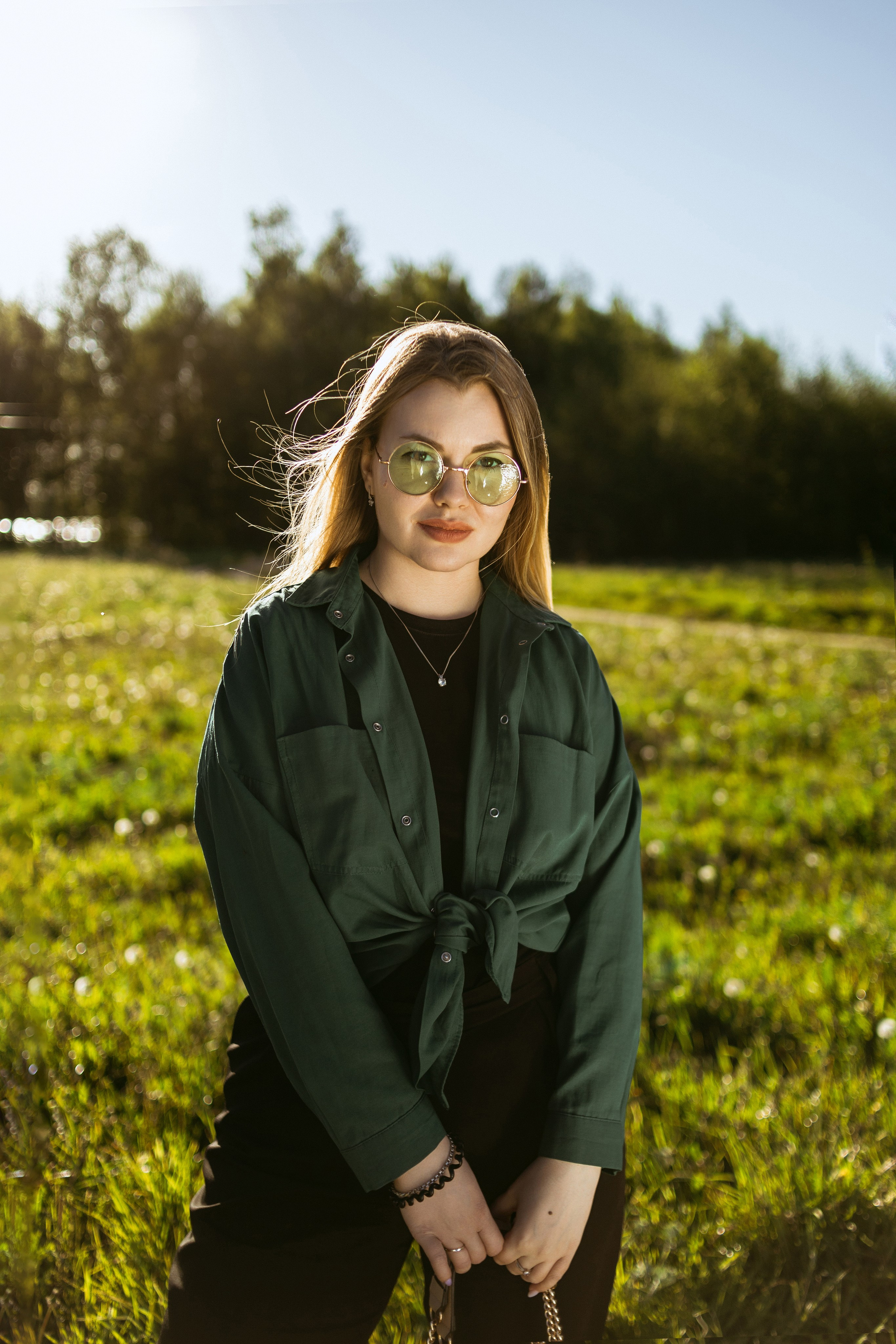 Женская фотосъёмка в одуванчиках. Фотограф Ногинск | Черноголовка Ева Быковских