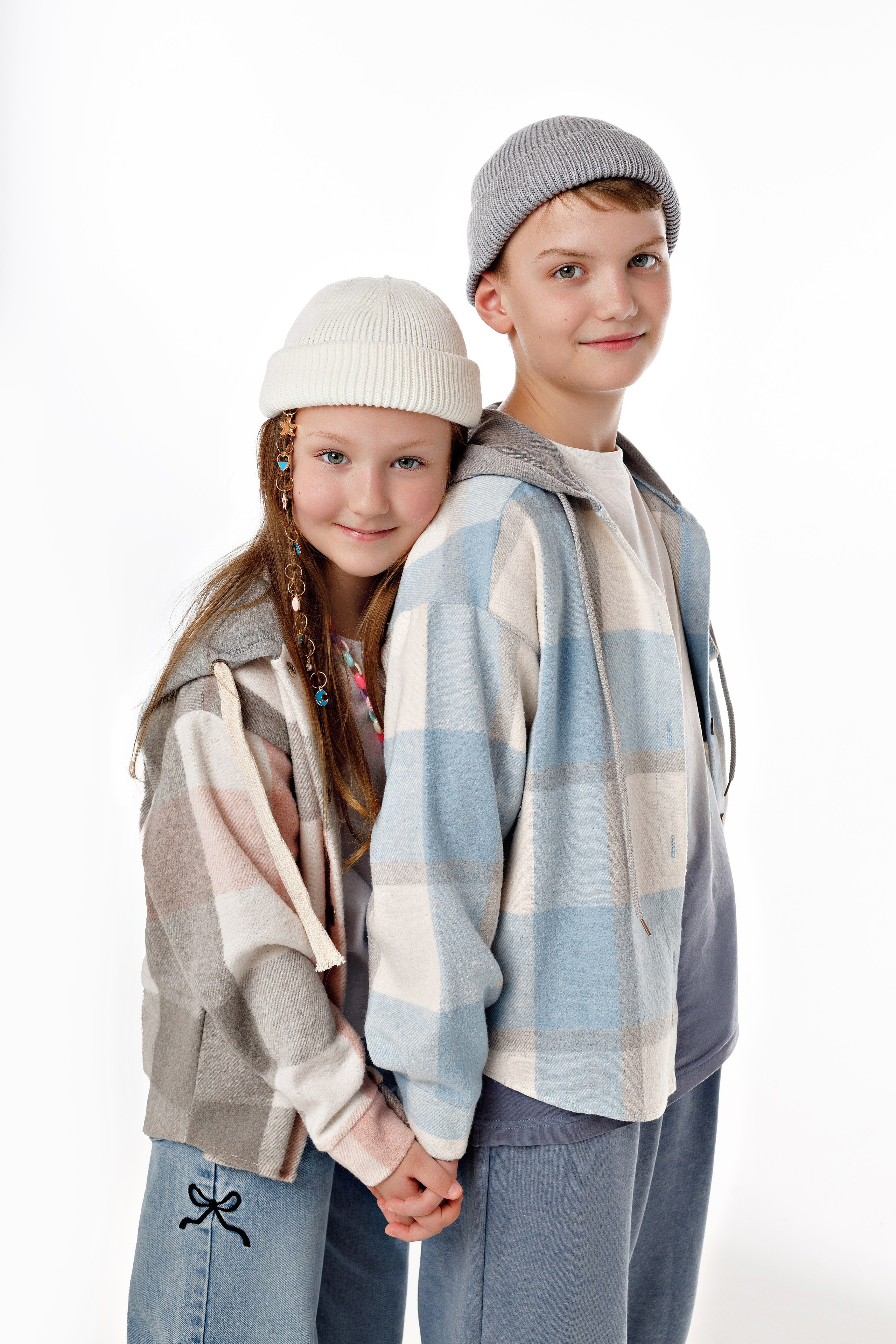 стильная студийная фотосессия брата и сестры