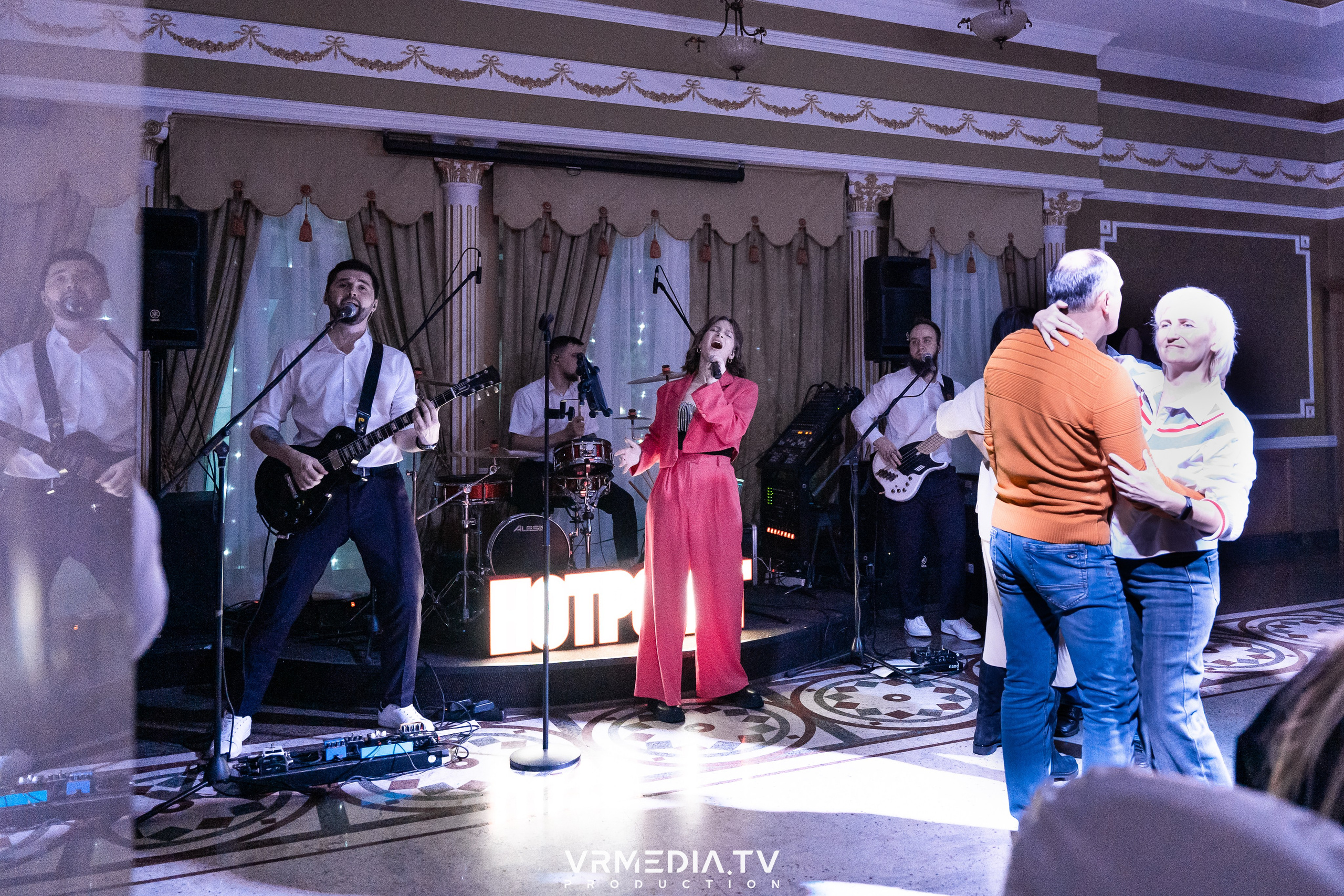 Hot point в ресторане «Империя»