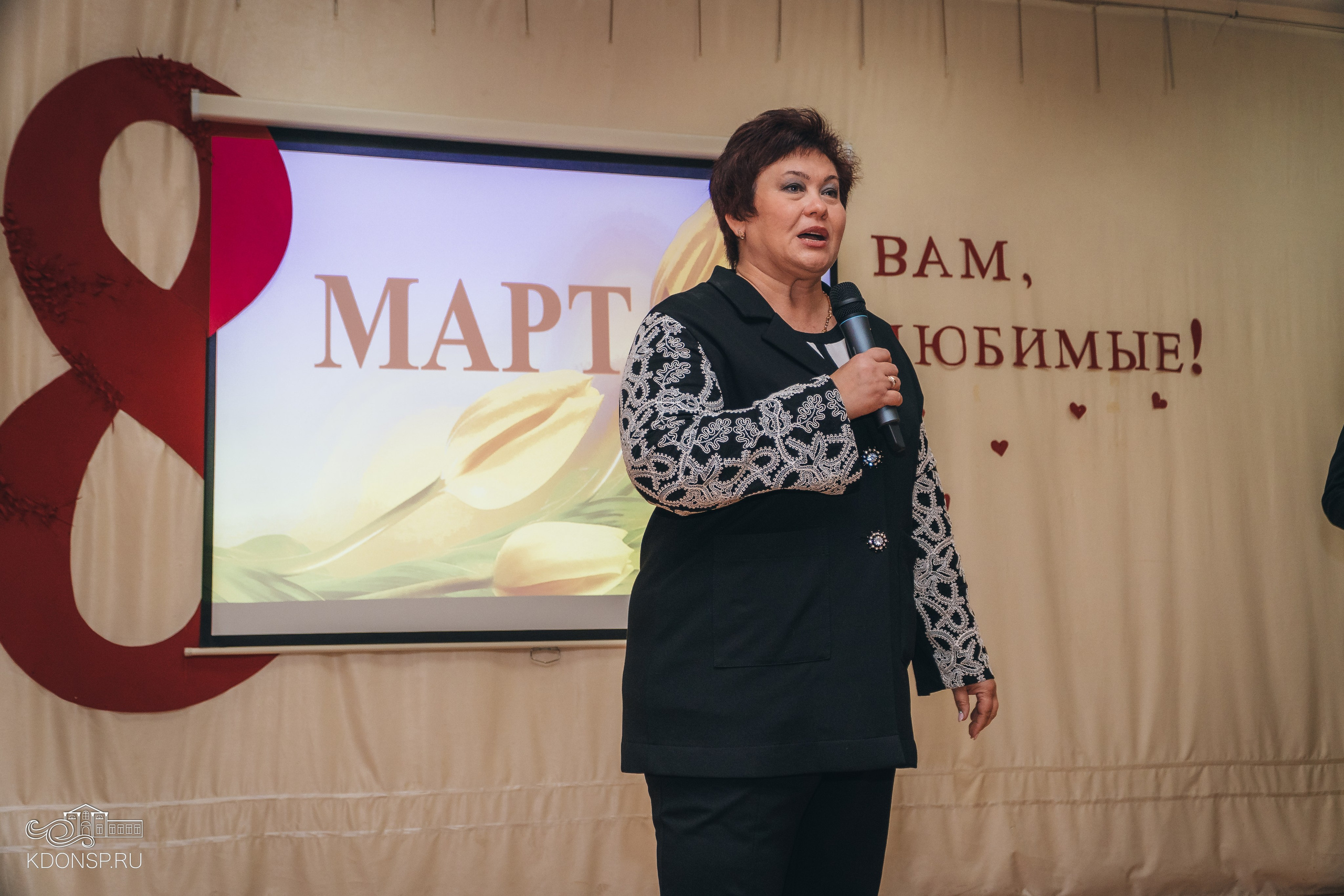 В преддверии праздника весны. Новотитаровский Дом культуры