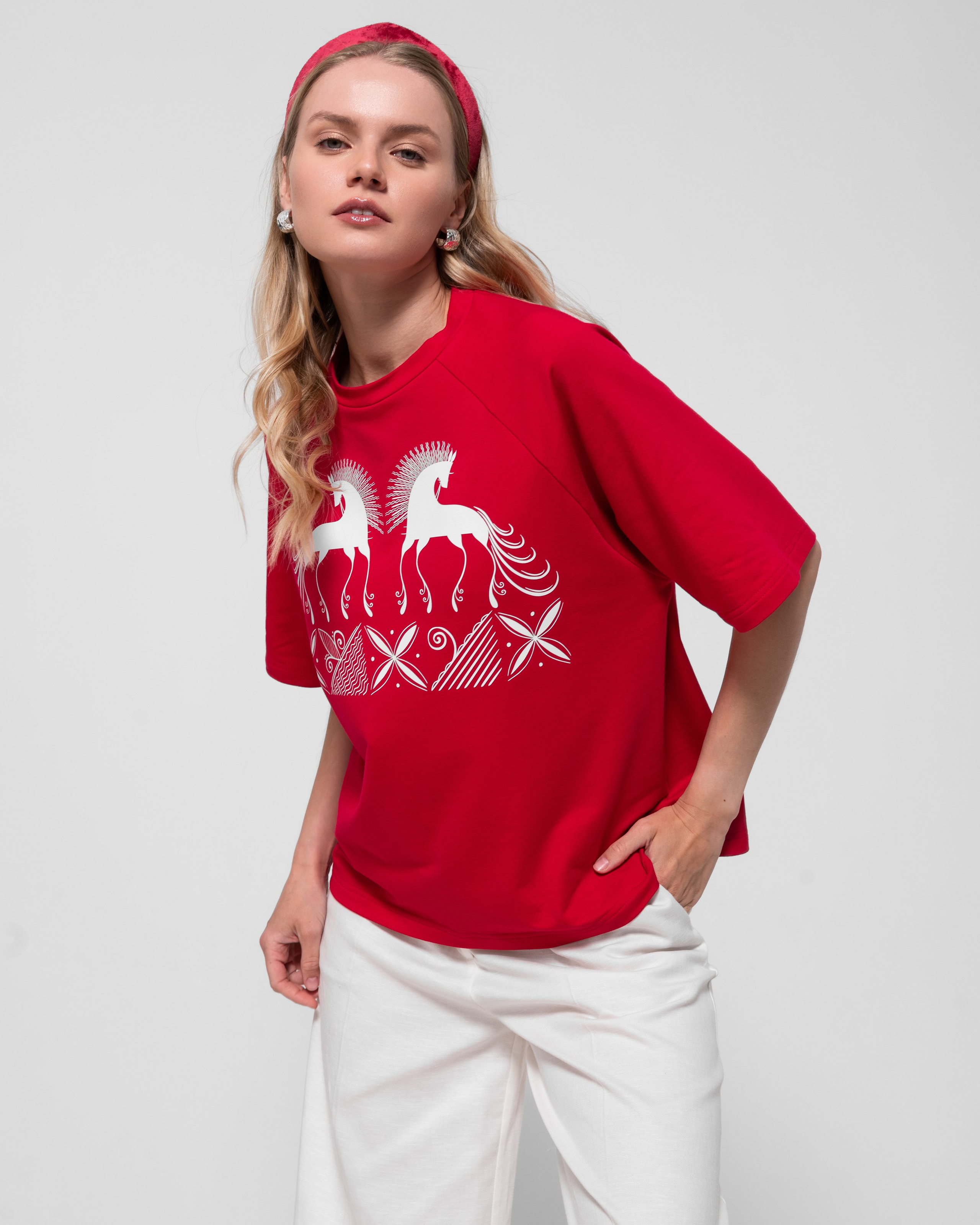 Красная нить (каталог). Фотограф Москва Виктория Вишневская актерское / модельное портфолио