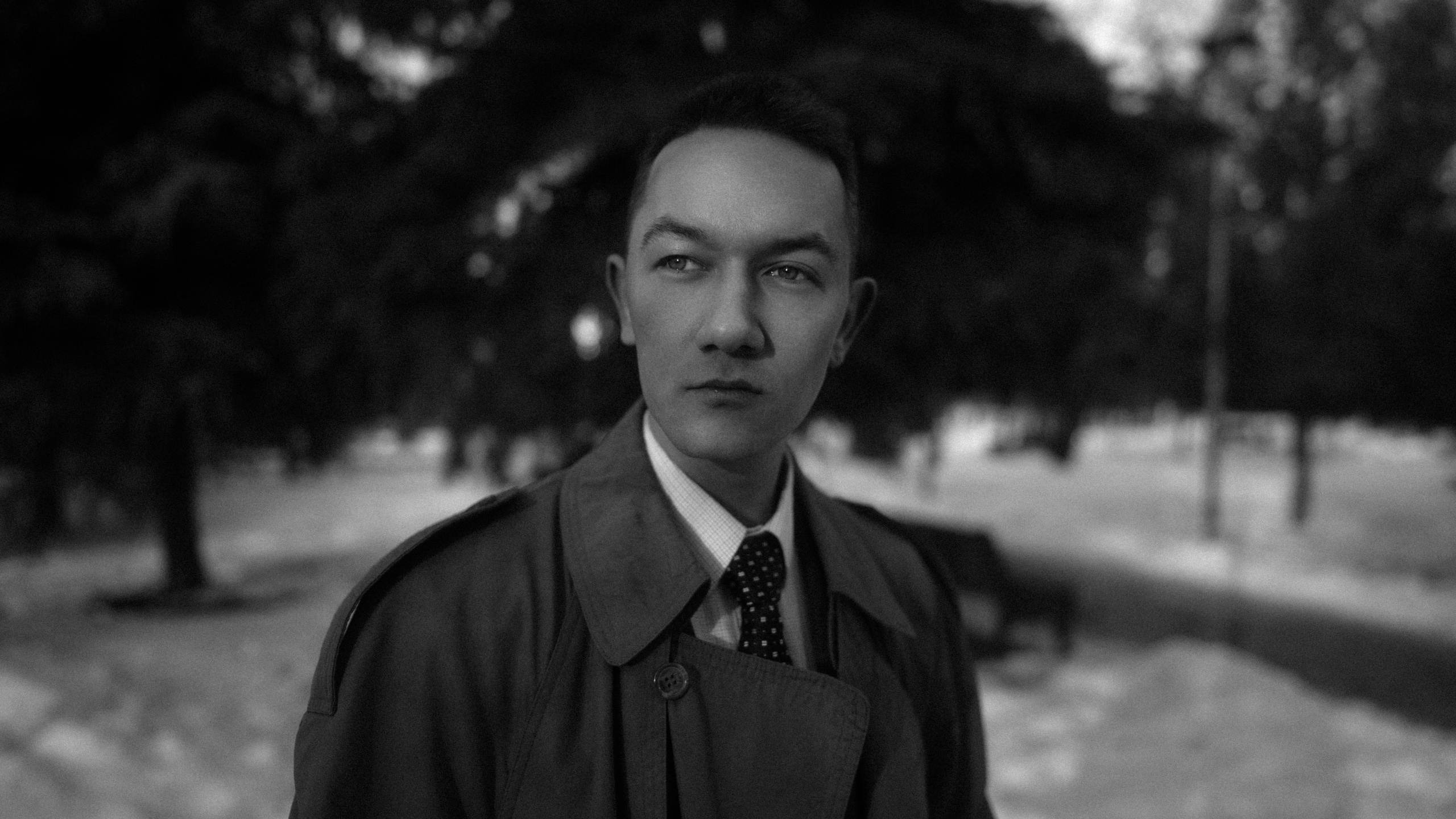 Мужская прогулочная фотосесся с Эриком в стиле фильма Оппенгеймер