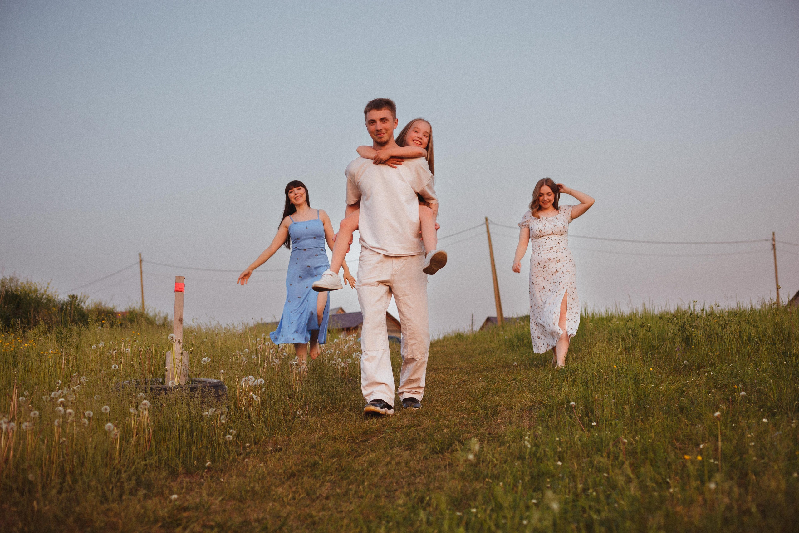 Семейная прогулка на закате. Семейный и детский фотограф в Сухом Логу Ольга Кайгородова