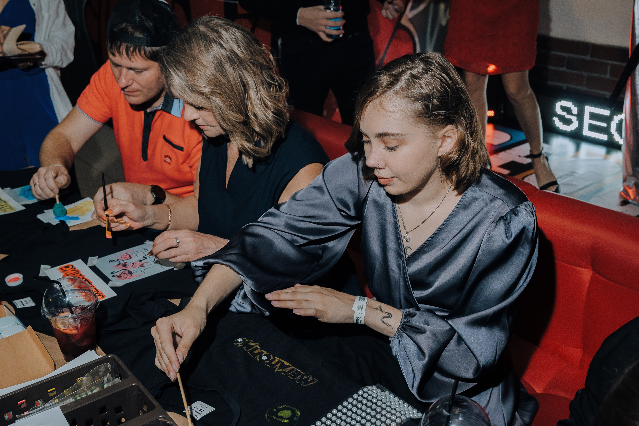 20 ЛЕТ МЕГАПОЛИС ЧЕЛЯБИНСК ХЕДЛАЙНЕР ЕЛКА. Репортажный фотограф Зуев Роман г. Челябинск