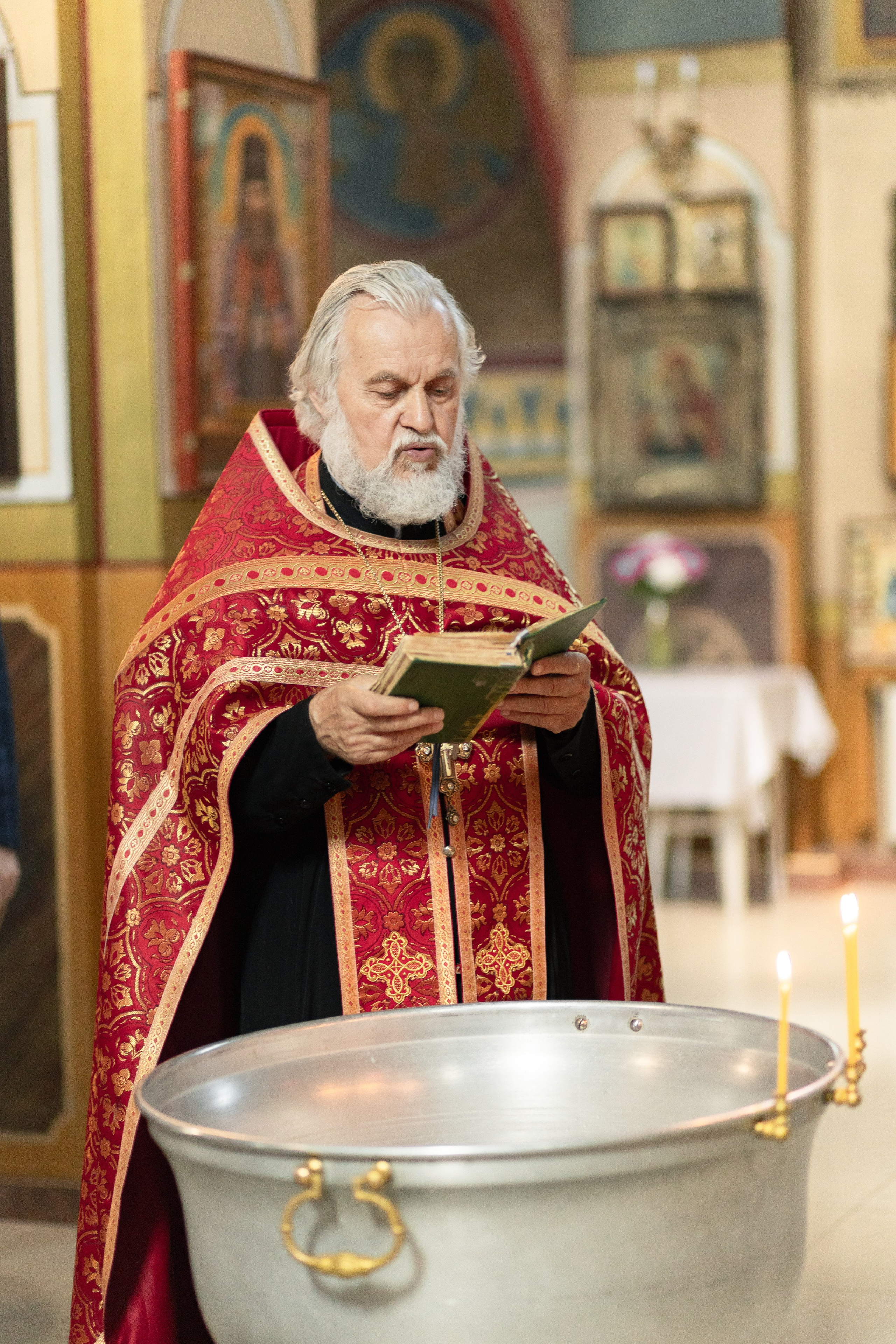 Крещение Марии в церкви иконы Божией Матери Одигитрия Иерусалимская. Анастасия Безуглова- свадебный фотограф в Таганроге