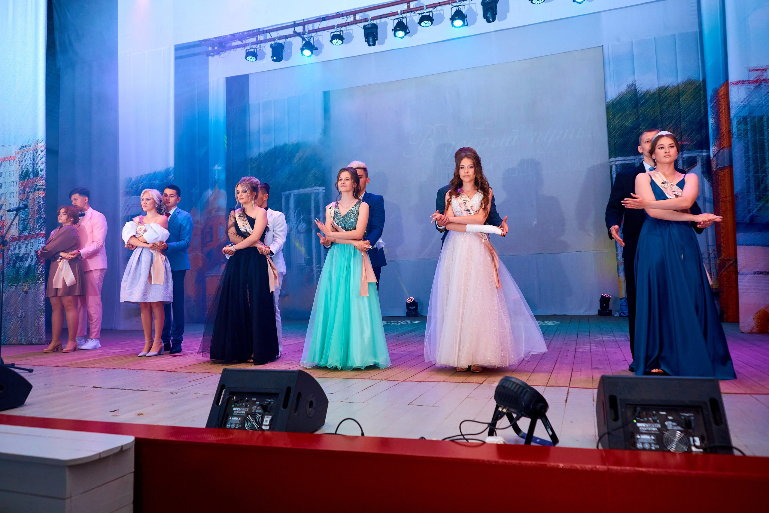 Вручение аттестатов 2023. 11 класс. Childrenfoto.ru