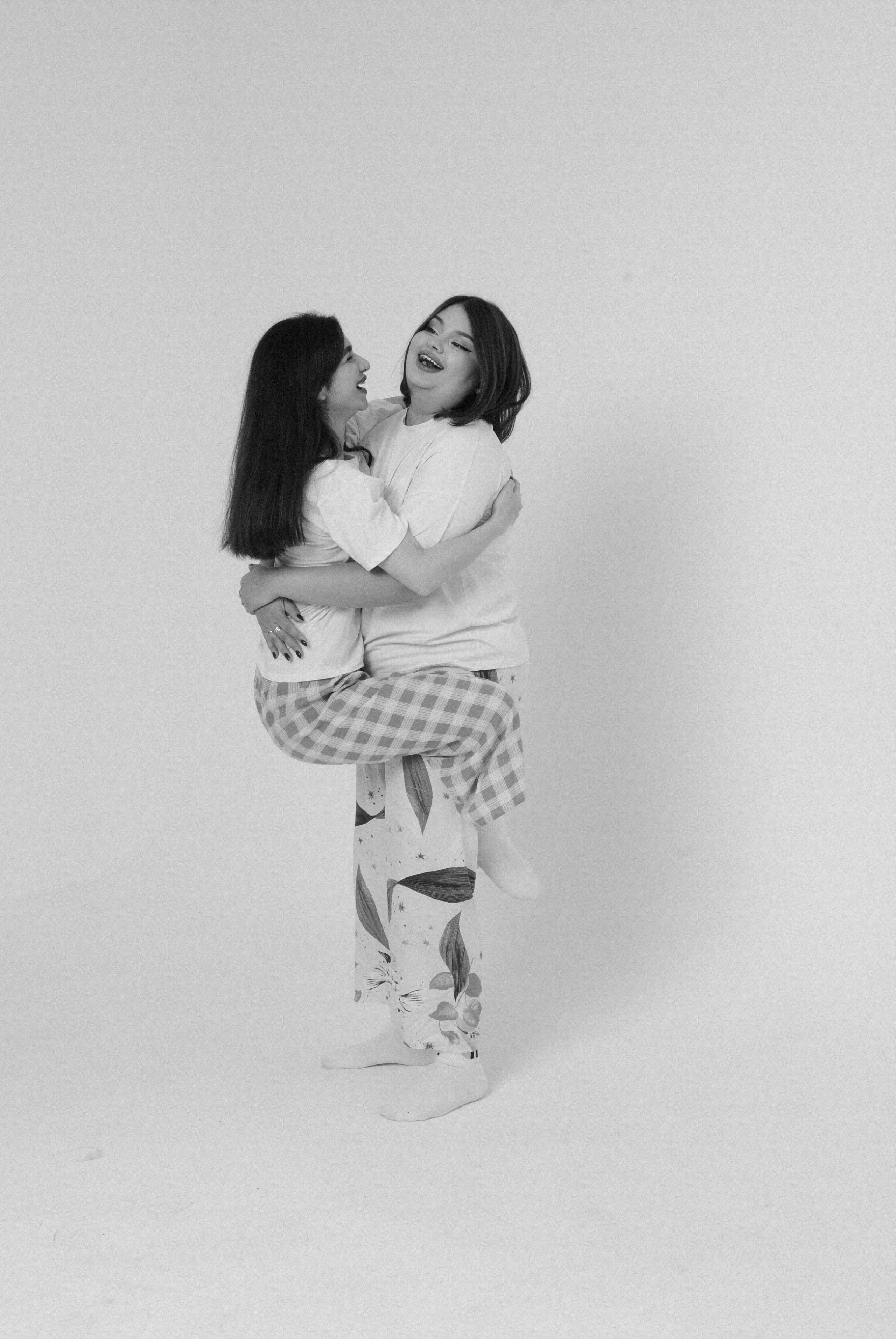 Марьям и подруга. Фотограф Мария Мусаелян