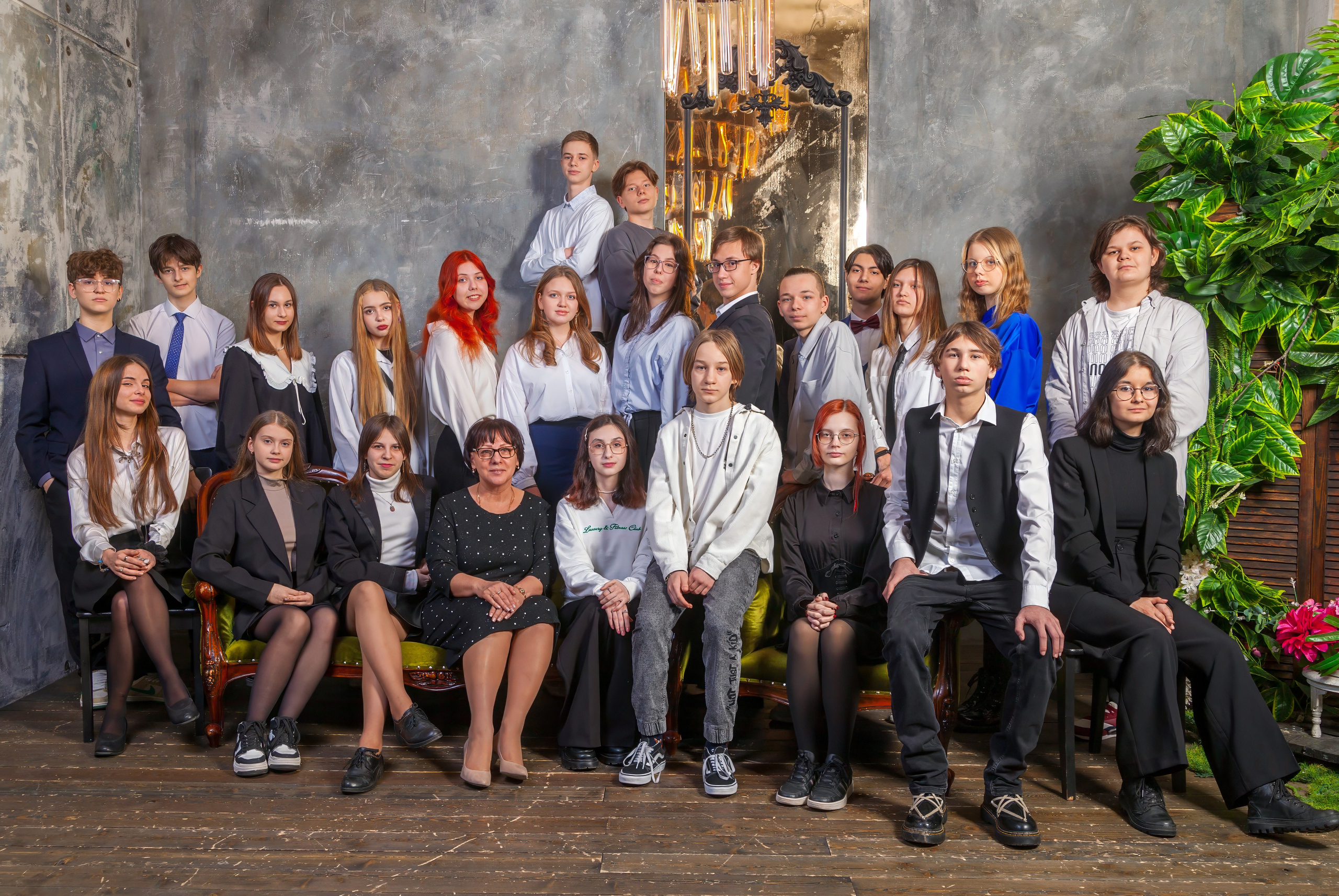 Общая фотография 11 класса снятая в фотостудии