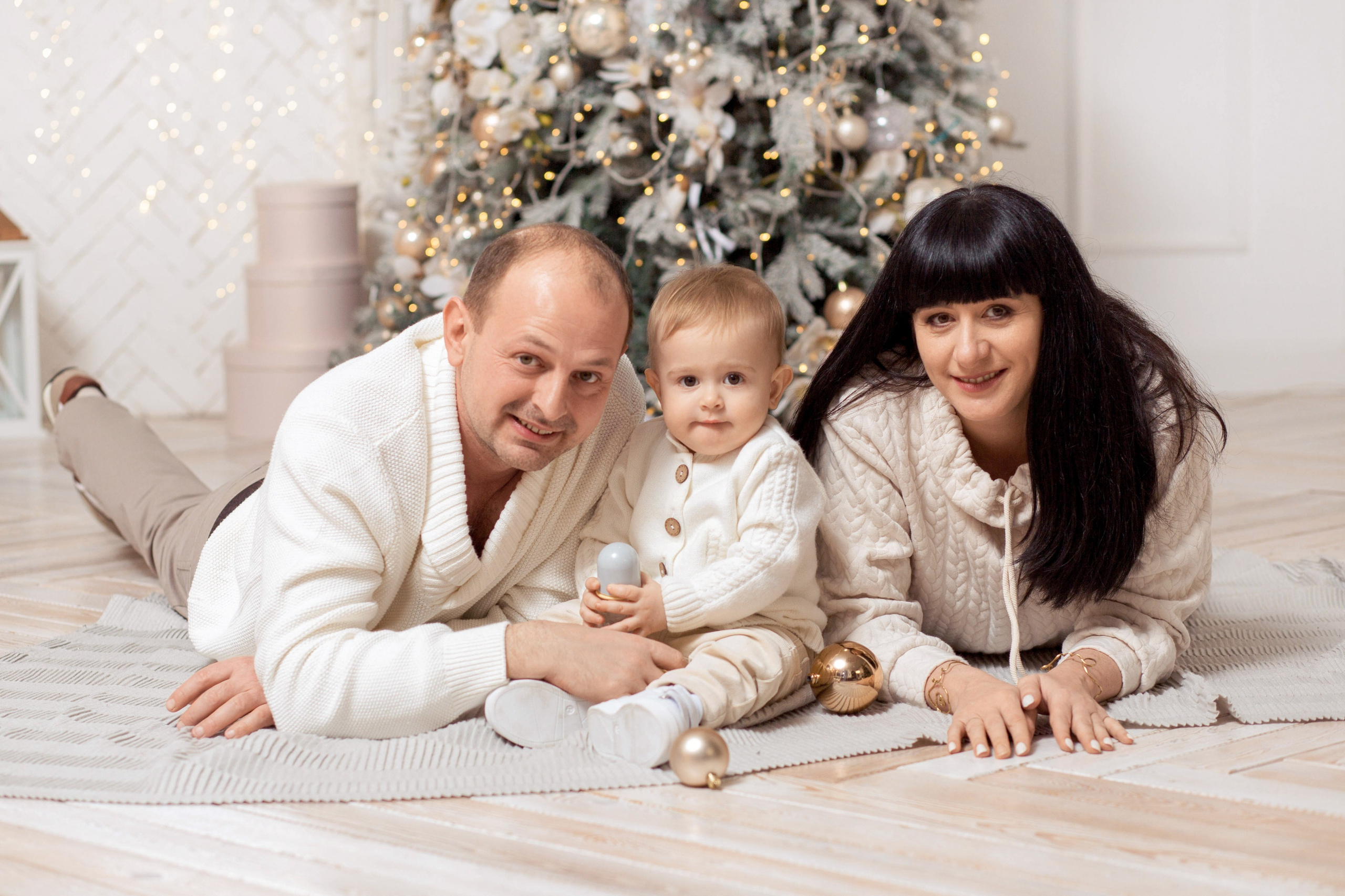 Новогодняя фотосессия в студии в Ростове на Дону для Александра, Лии и Артёма