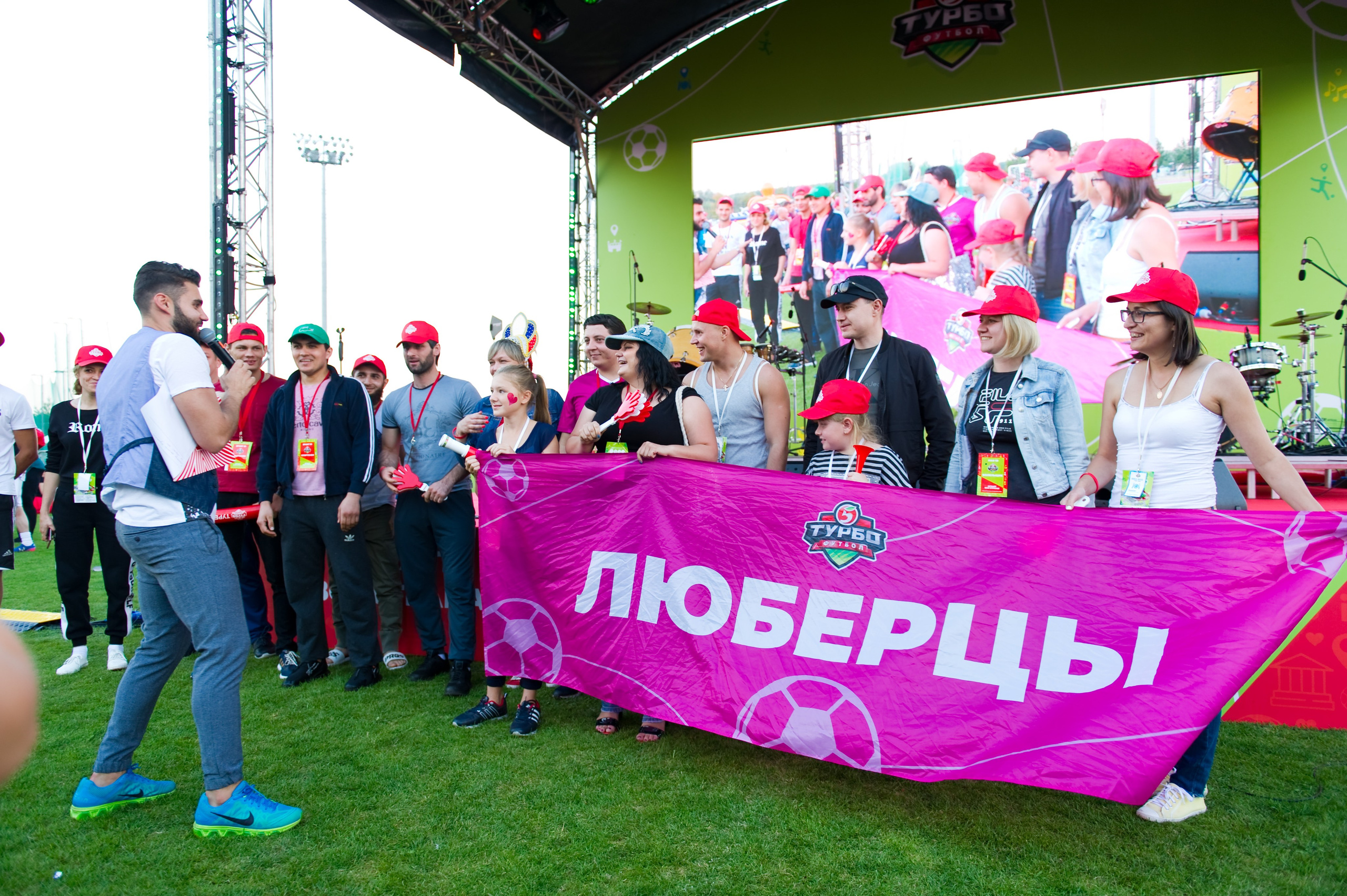 Турбофутбол (корпоративное соревнование «Пятерочки»). Репортажный фотограф и видеограф Слава Думчев. Тимбилдинги, отчетники, корпоративы