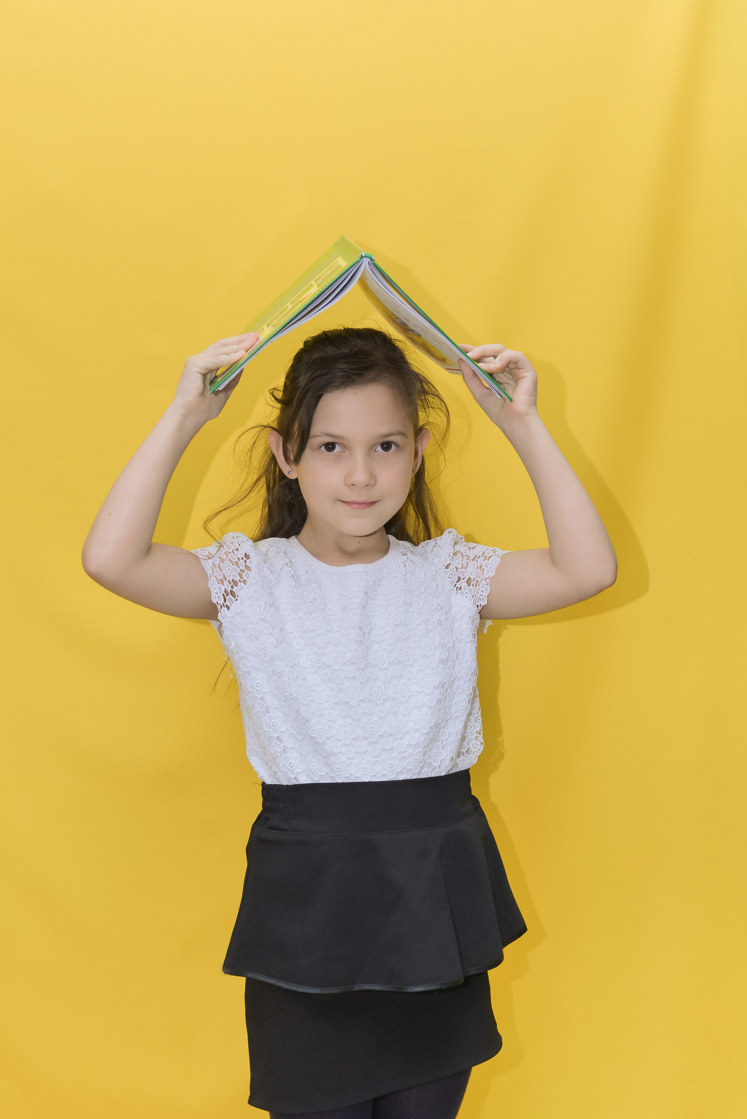 2 класс. На жёлтом фоне. «Веселые карандаши». Детский и школьный фотограф в Костанае Рабига Сейткенова