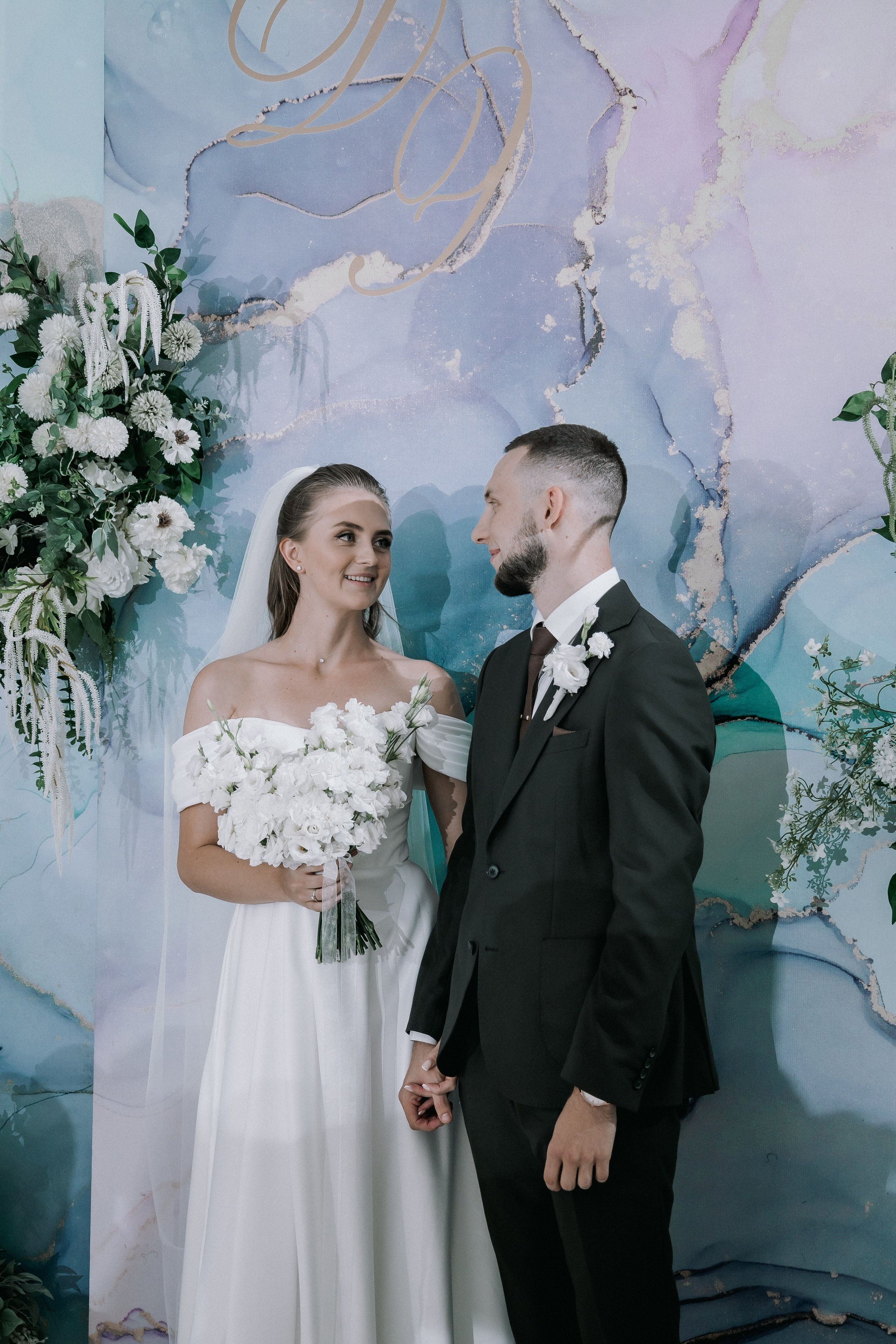 Свадебная прогулка. Эвелина и Дмитрий. Свадебная фотография. Арина Рубах