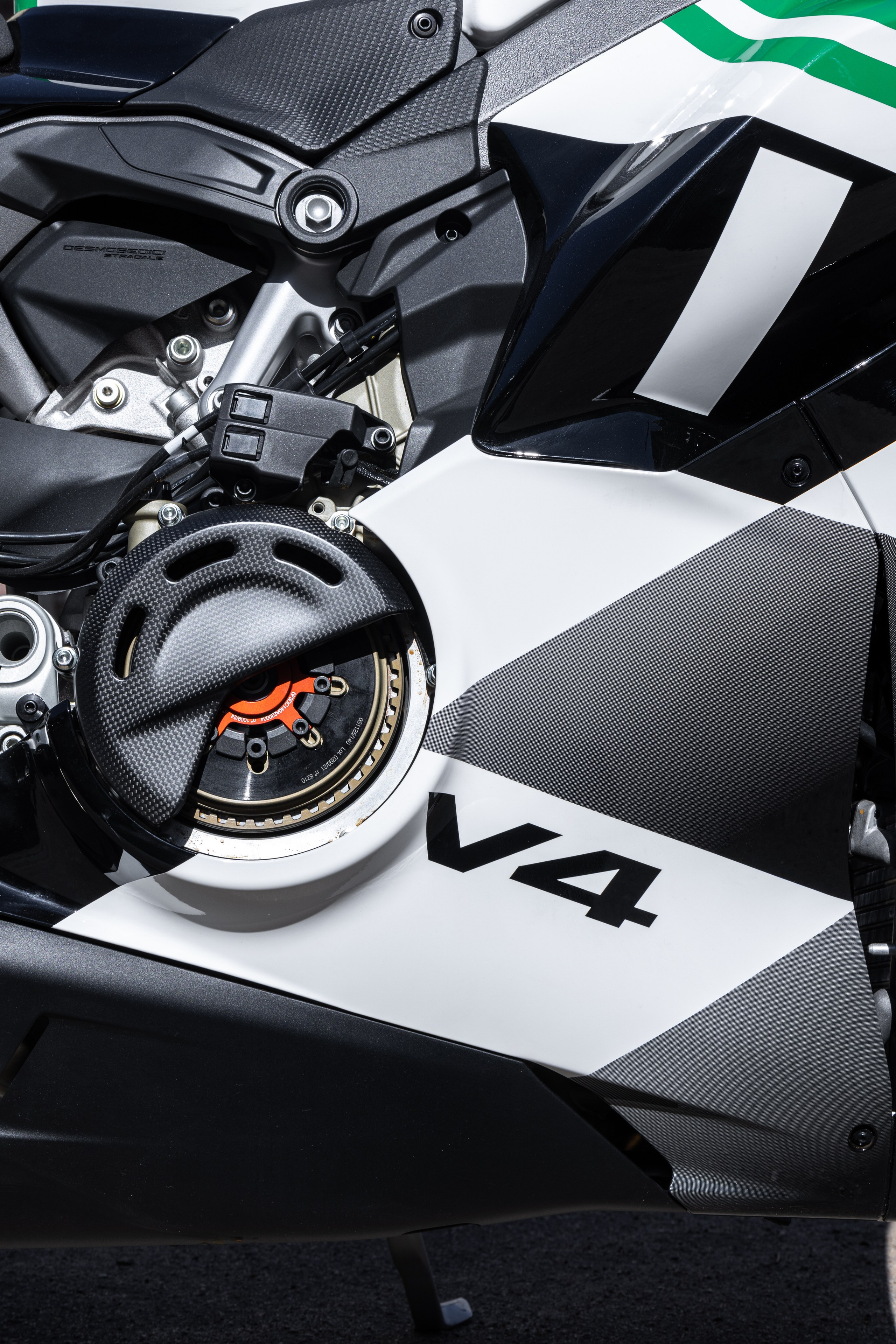 Фотосессия с мотоциклами и автомобилями. Предметный фотограф в Москве и Московской области