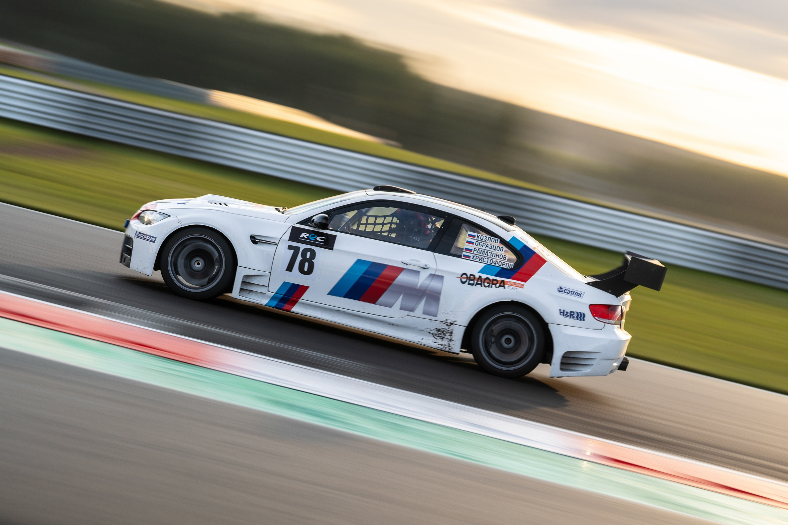 Фотографии российских и международных чемпионатов по автомобильному спорту. Фотограф Николай Прокофьев модельные тесты в Москве