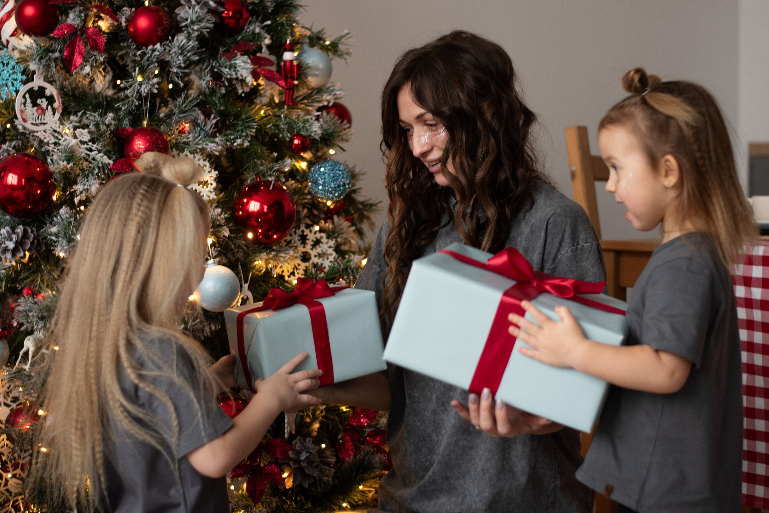Ксения и прекрасные малышки Милана и Арина. Фотограф в Новосибирске Фальман Полина