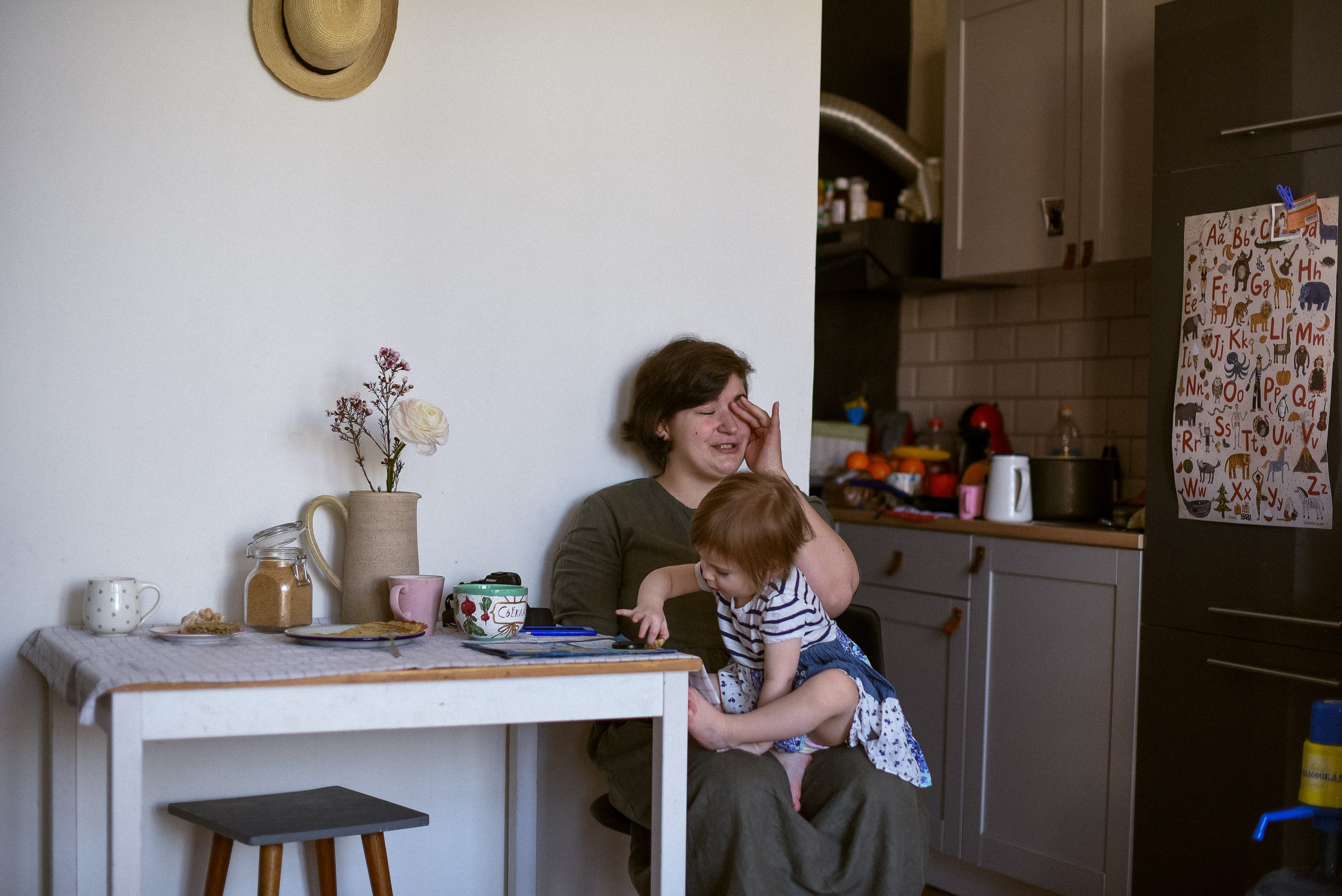 A Mom’s Day: The Everyday Hustle. Documentary family photography in Barcelona and beyond