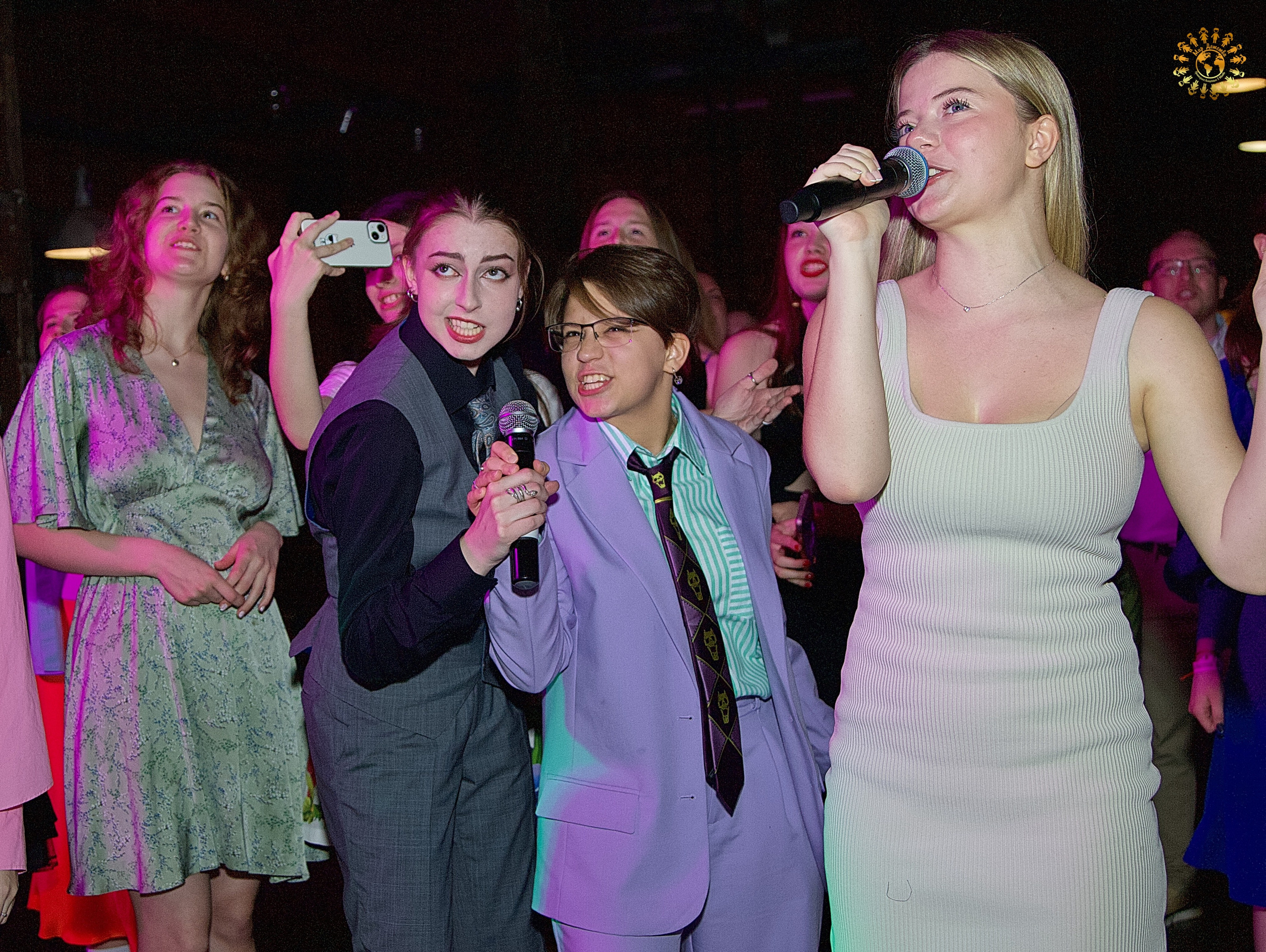 Выпускной 2023 (9-й класс, школа № 46). Loft Urban. Москва. Репортажная съемка в Москве и области. Анималистика