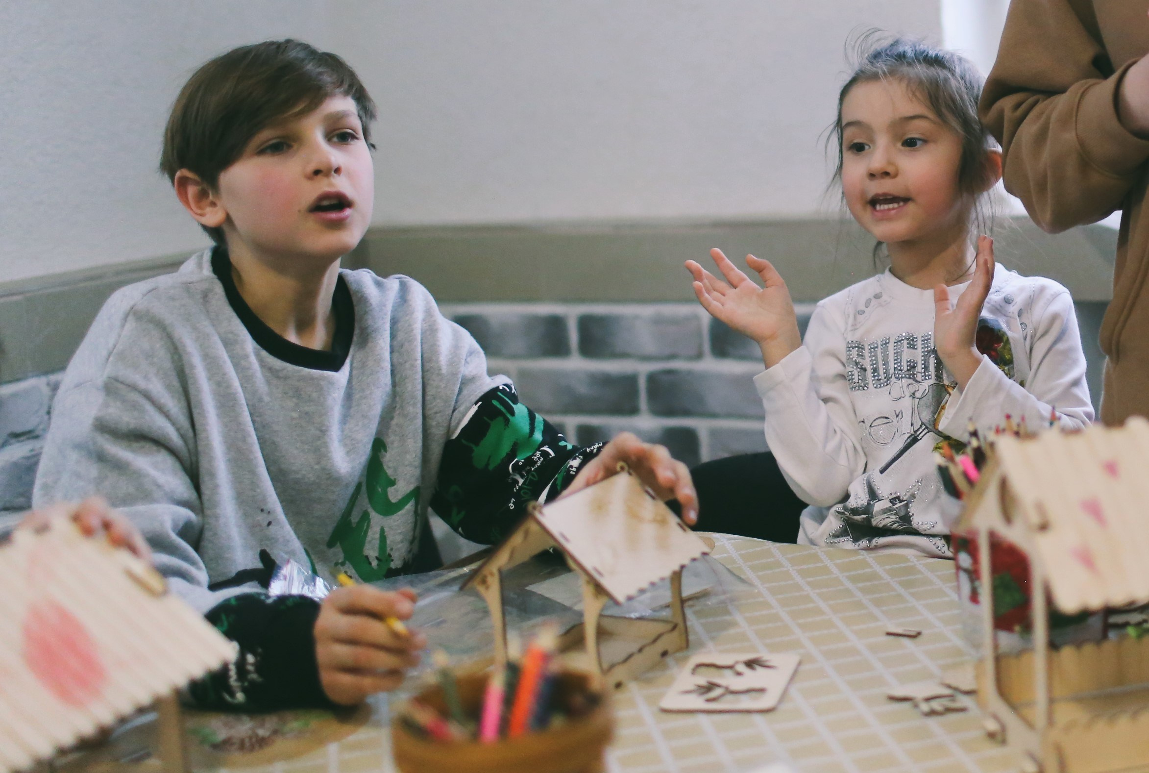 Конструирование кормушек в Воскресной школе. Фотограф Антонина Гудкова