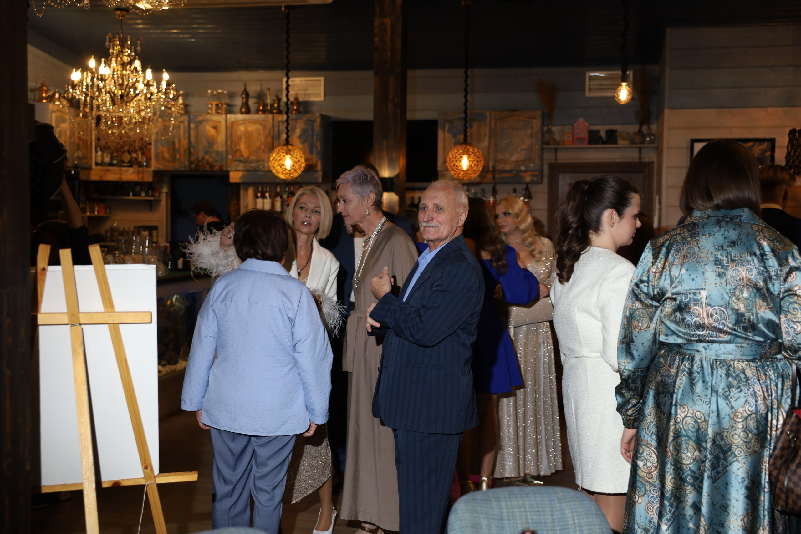 𝒜𝓇𝓉𝑒𝓂 & 𝐿𝓎𝓊𝓈𝓎𝒶 (𝓇𝑒𝓈𝓉𝒶𝓊𝓇𝒶𝓃𝓉). 𝑀𝑜𝓈𝒸𝑜𝓌. Свадебный фотограф в Санкт-Петербурге