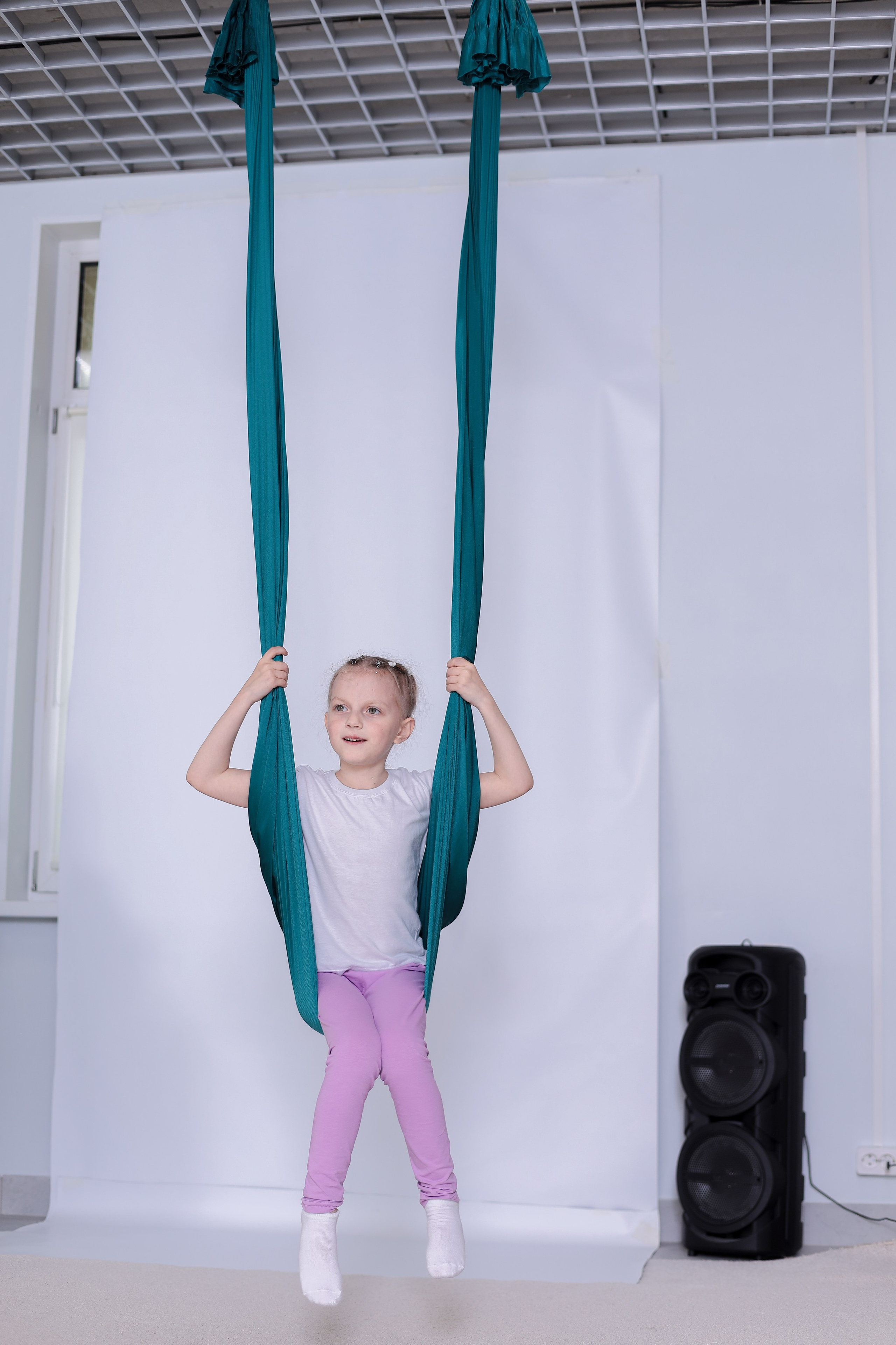 Детская аэройога. Фотограф Надршина Лилия