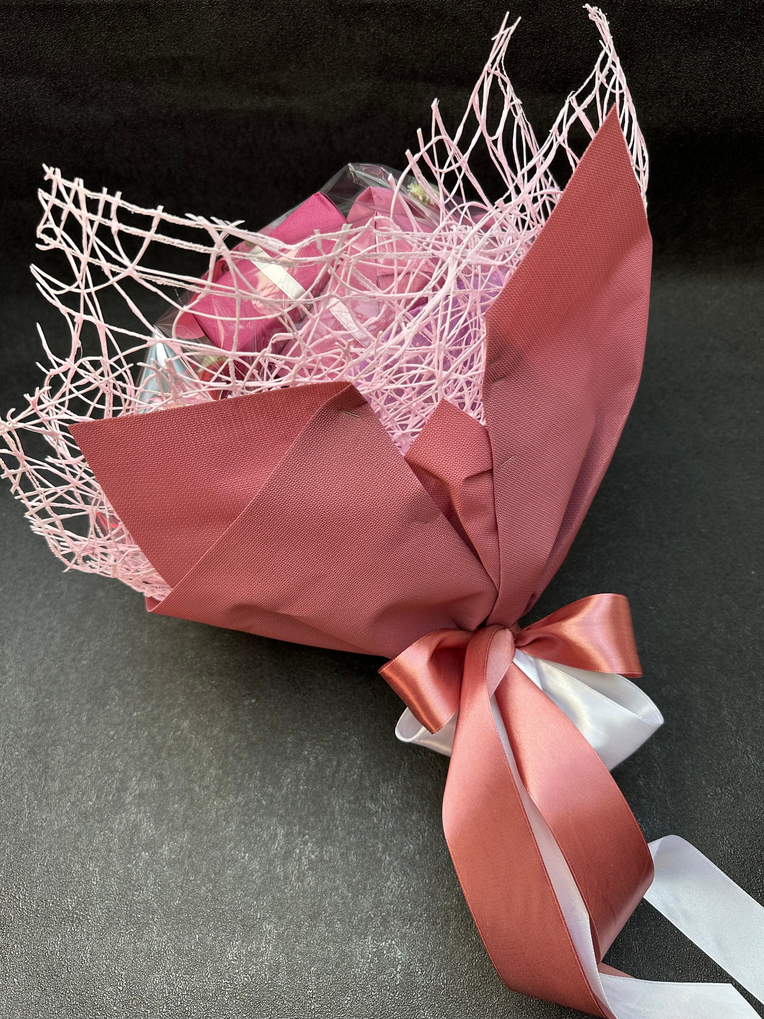 Букет «Земляника». Студия подарочных наборов «Владия»