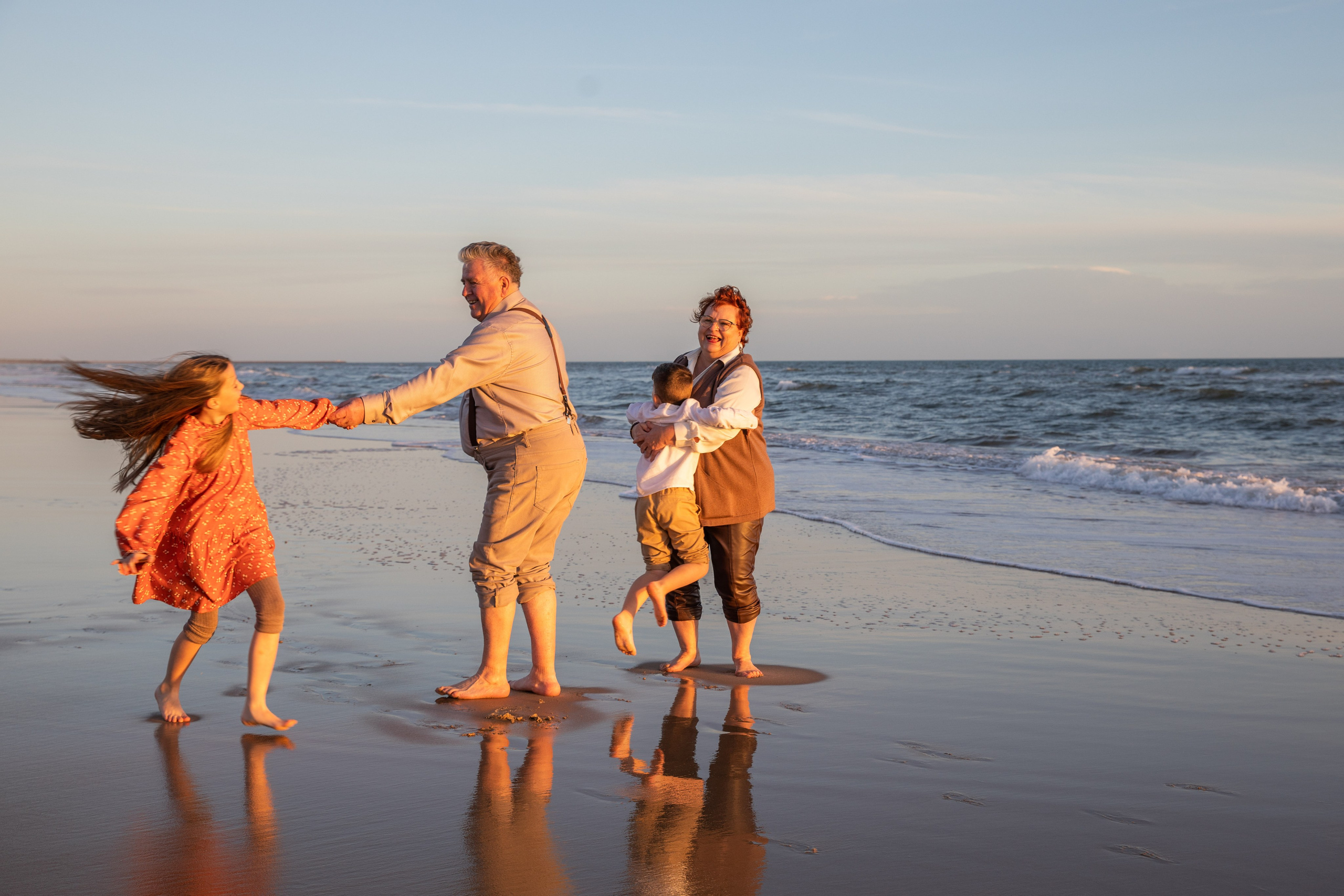 Three Generations by the Ocean. Professional Photographer in Portugal. Oksana Lomnova