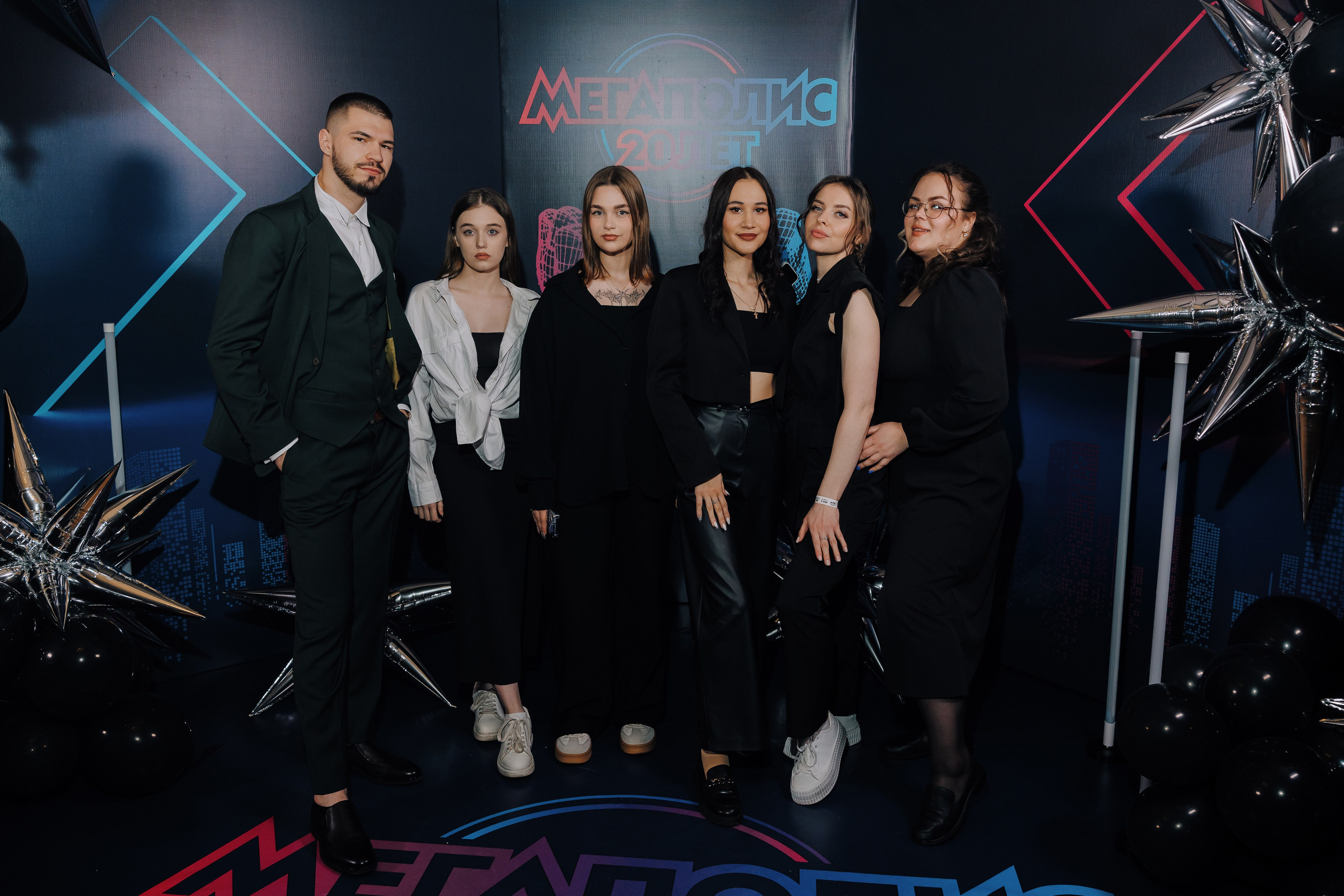 20 ЛЕТ МЕГАПОЛИС ЧЕЛЯБИНСК ХЕДЛАЙНЕР ЕЛКА. Репортажный фотограф Зуев Роман г. Челябинск