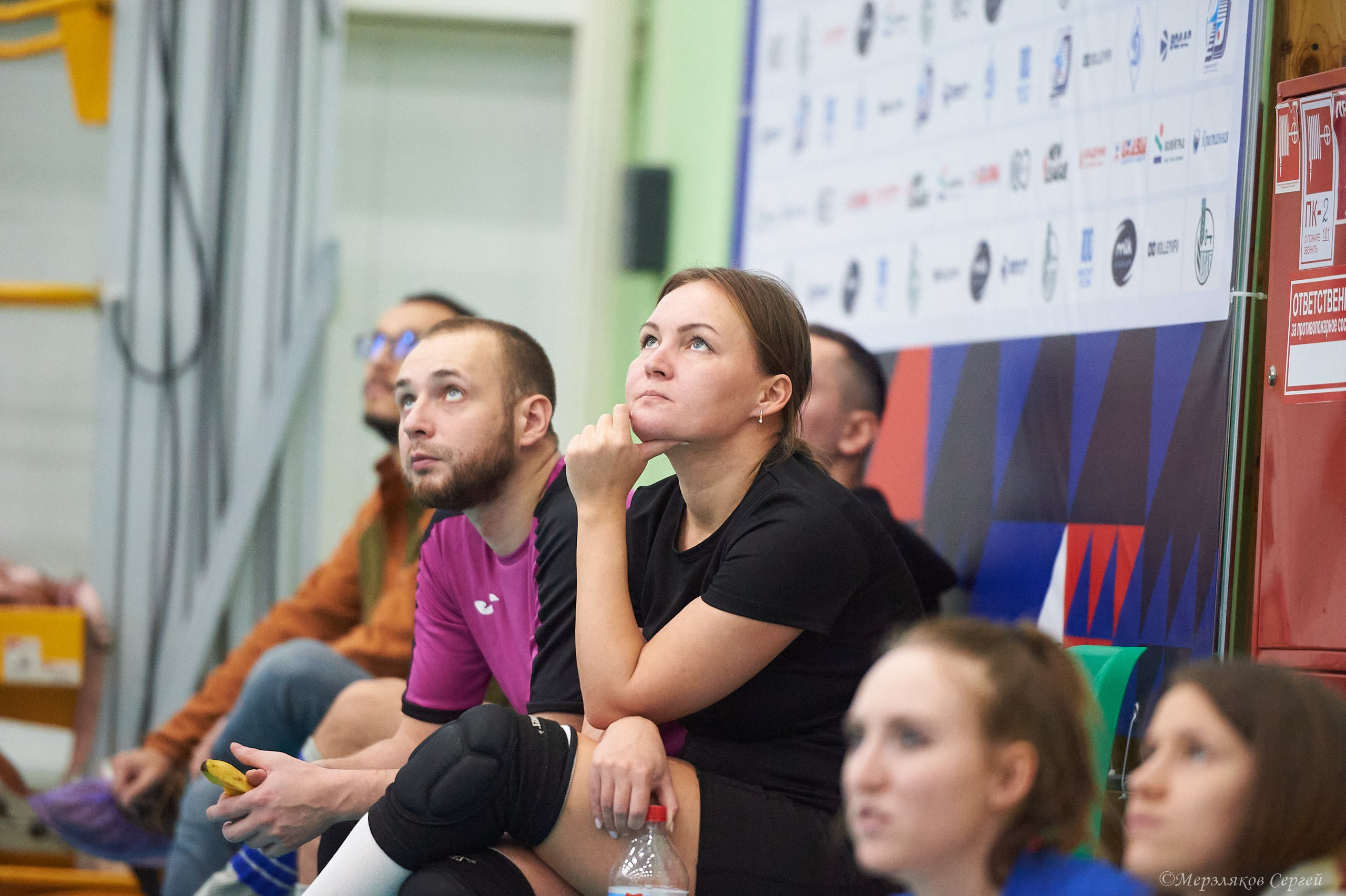 Новогодний волейбольный турнир. Ижевск. 16.12.23. Спортивный репортажный фотограф в Ижевске Сергей Мерзляков