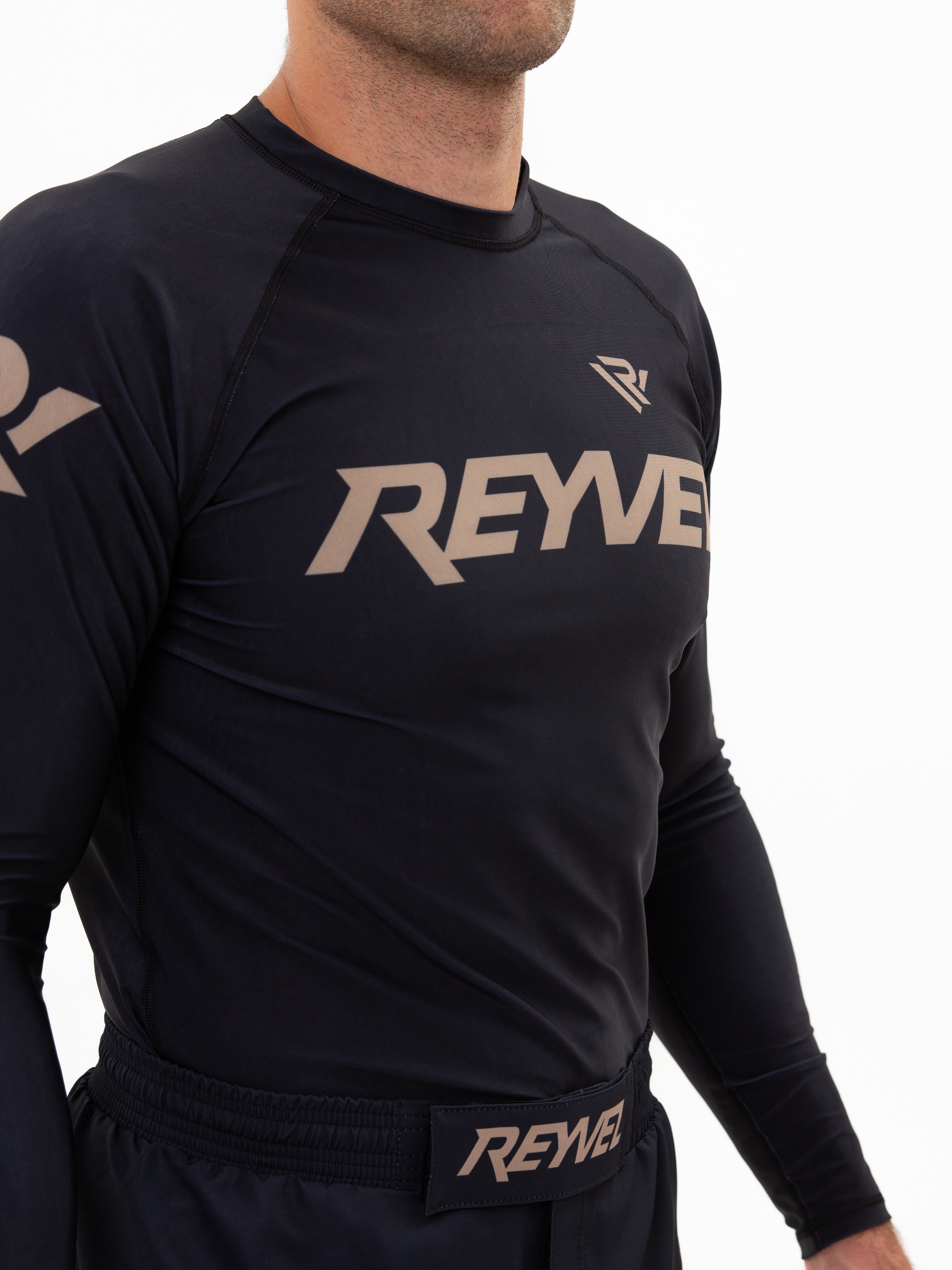 Фотосъемка одежды с моделью в Ростове-на-Дону. Предметный и бизнес фотограф в Ростове-на-Дону Александра Степанова