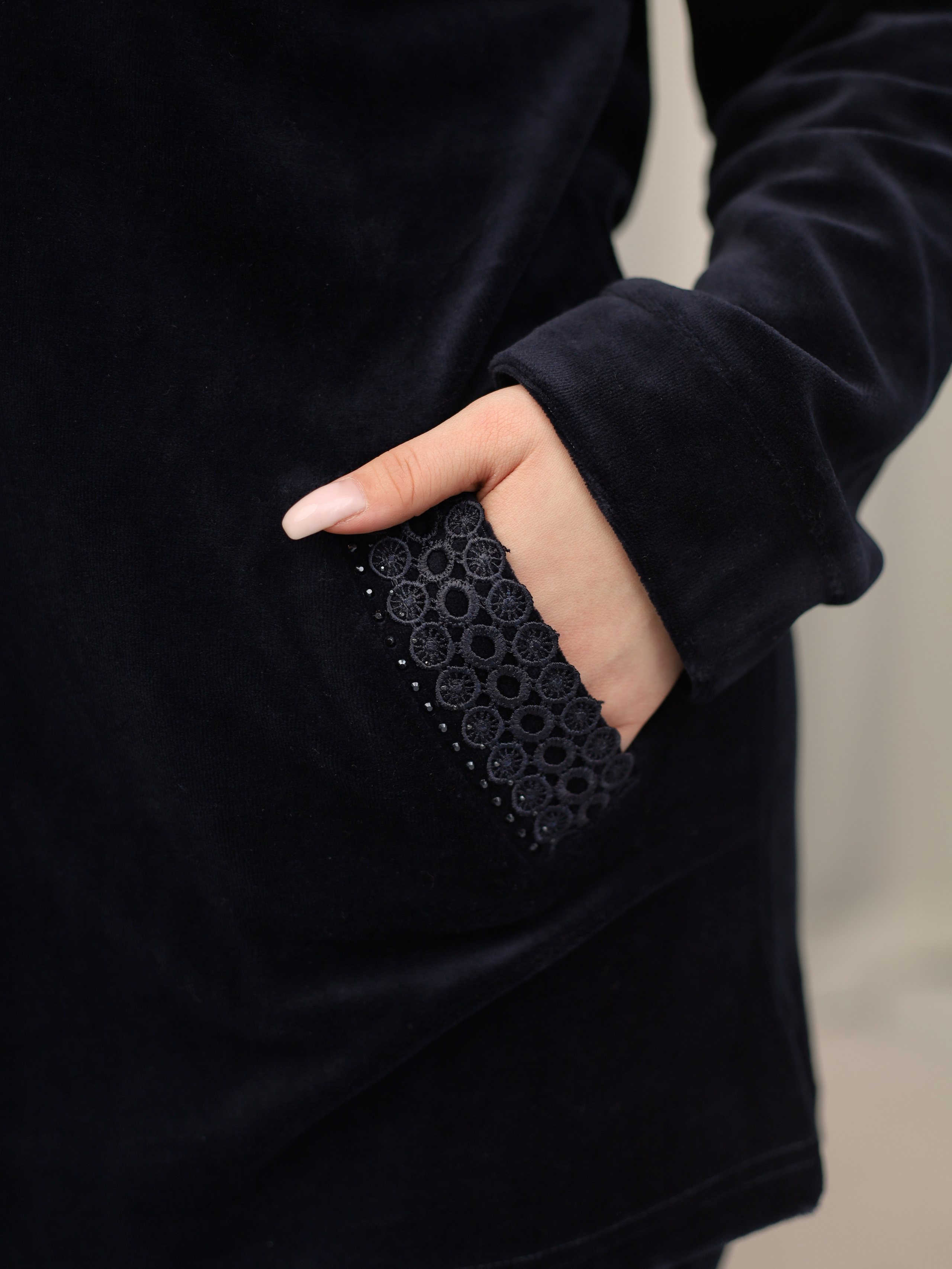 Фотосъемка одежды с моделью в Ростове-на-Дону. Предметный и бизнес фотограф в Ростове-на-Дону Александра Степанова