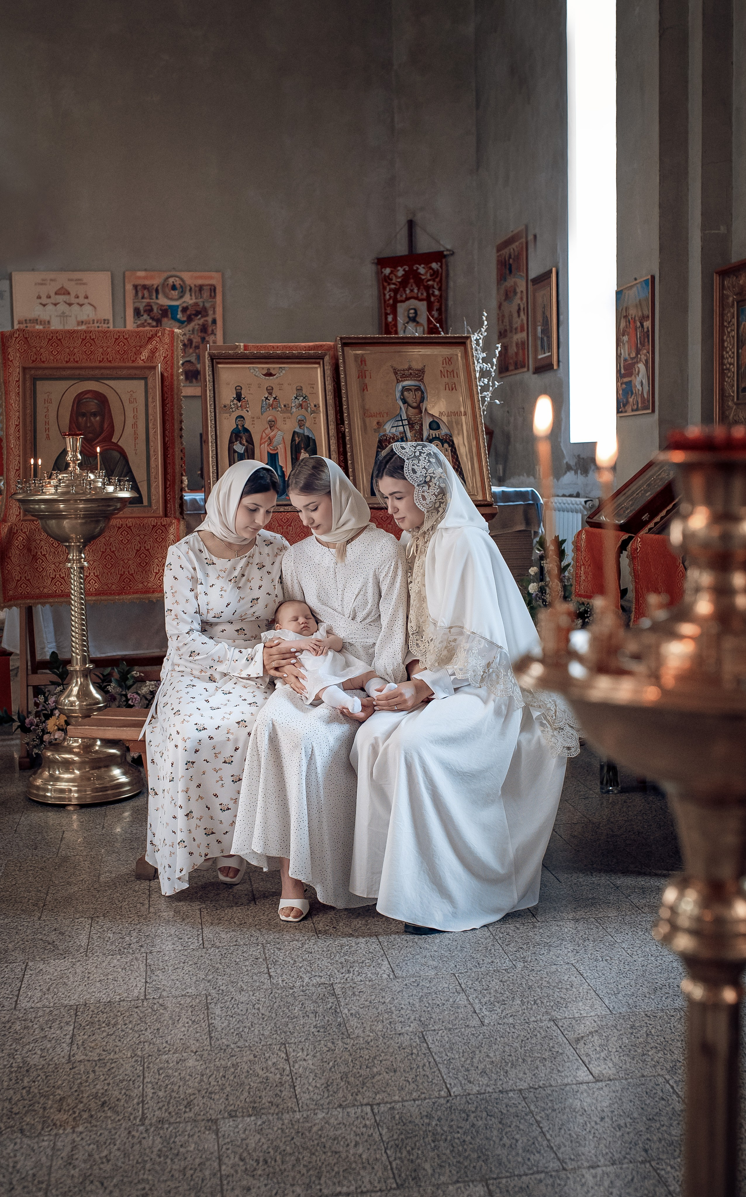 Крещение Василисы в храме исповедников и новомучеников Российских. Фотографы крещения/венчания  Красноярск Татьяна и Вячеслав Переваловы