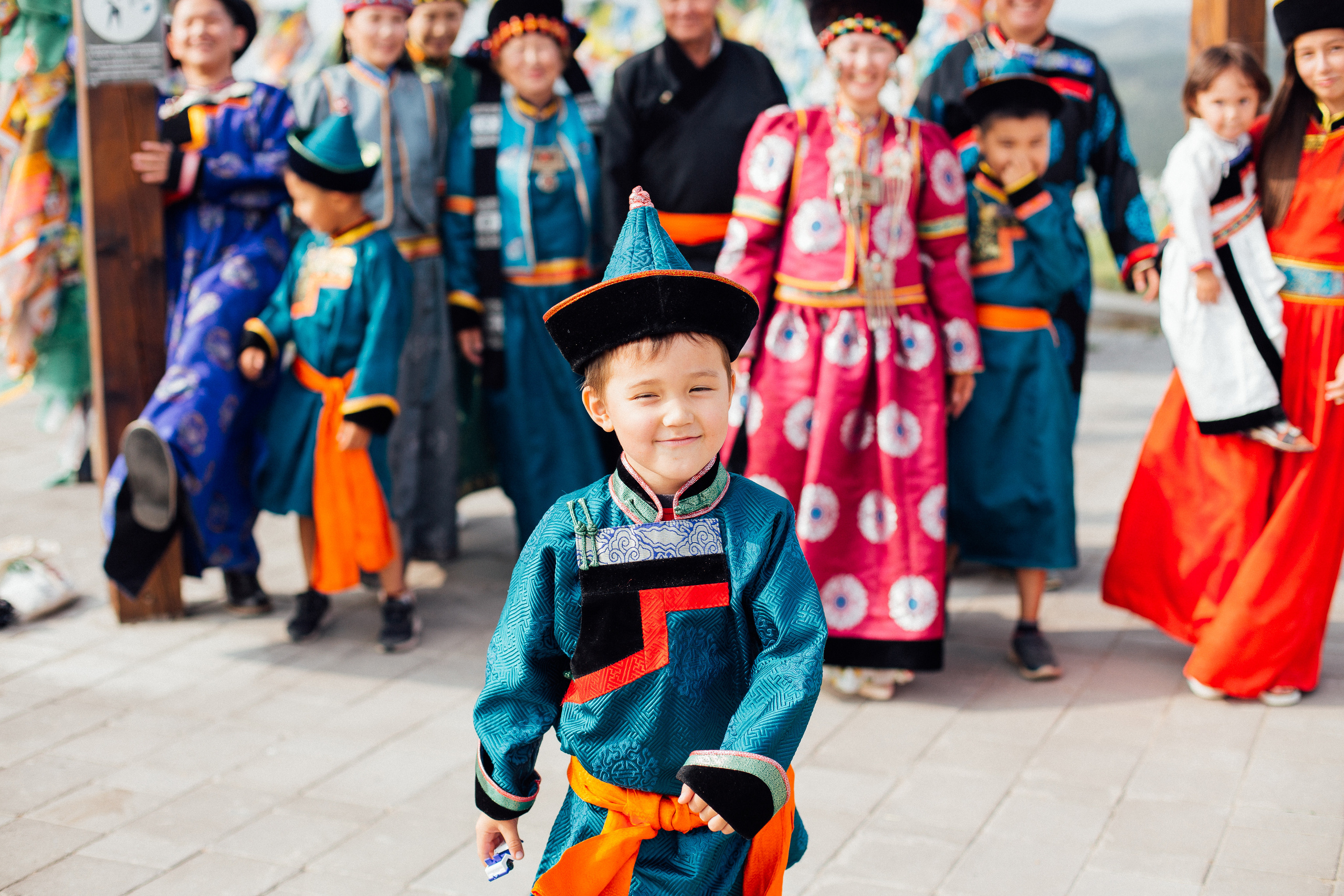 Семейная фотосессия в национальных костюмах. Семейный и детский фотограф в г. Улан-Удэ