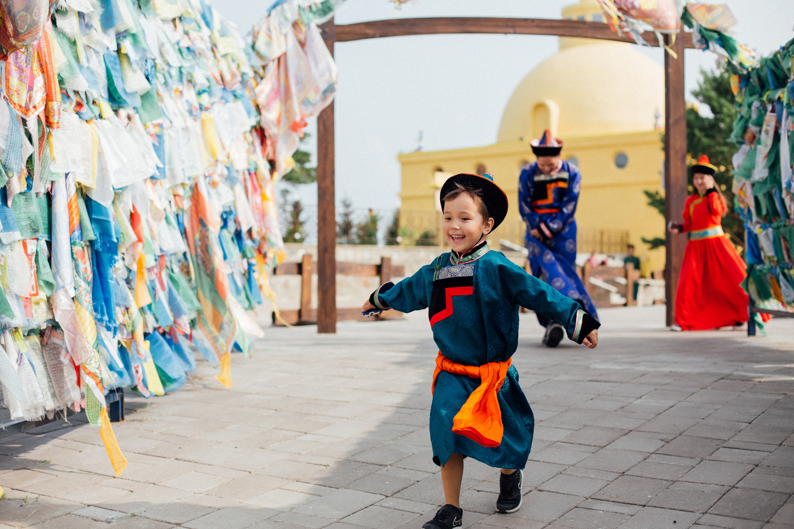 Семейная фотосессия в национальных костюмах. Семейный и детский фотограф в г. Улан-Удэ