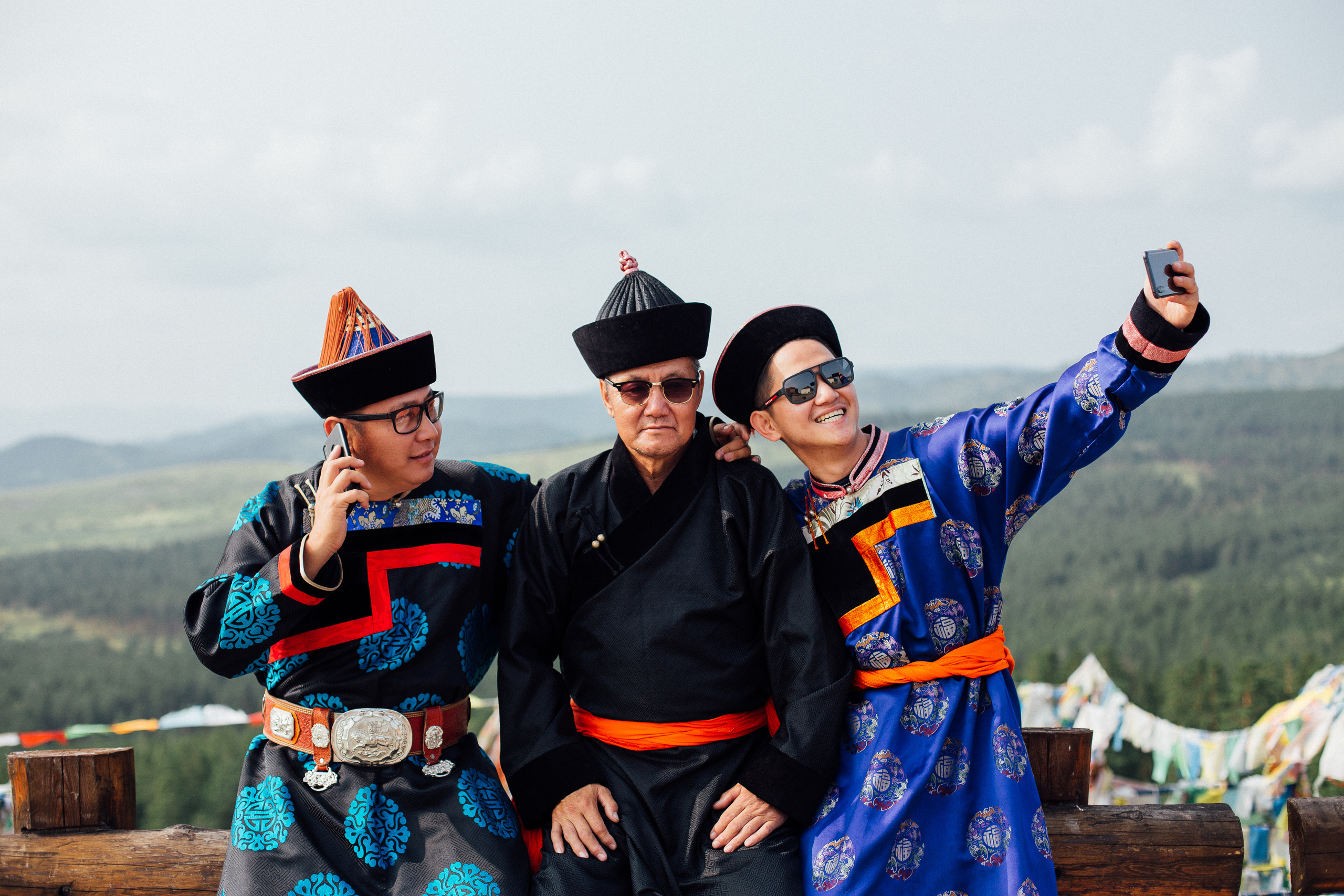 Семейная фотосессия в национальных костюмах. Семейный и детский фотограф в г. Улан-Удэ