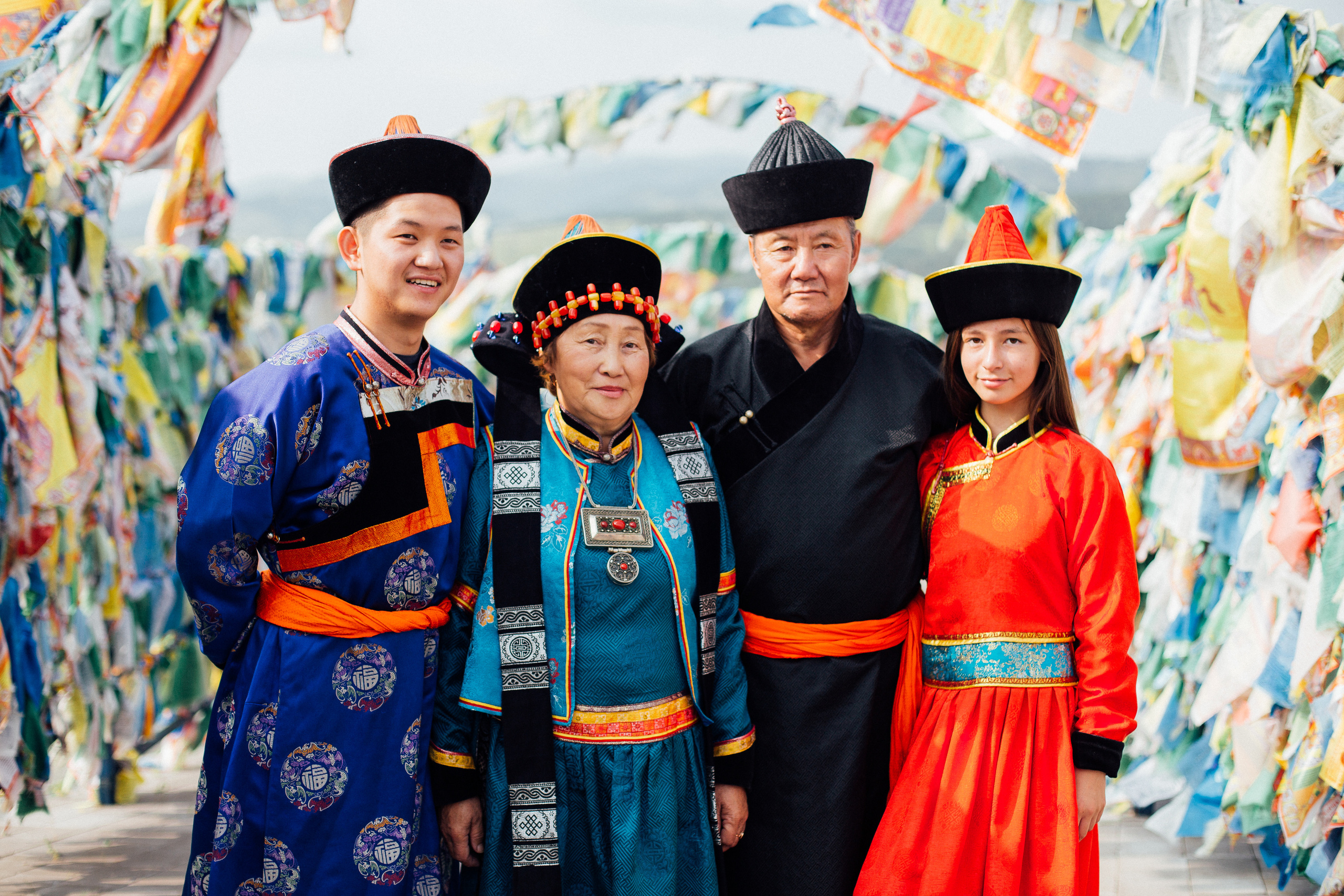 Семейная фотосессия в национальных костюмах. Семейный и детский фотограф в г. Улан-Удэ