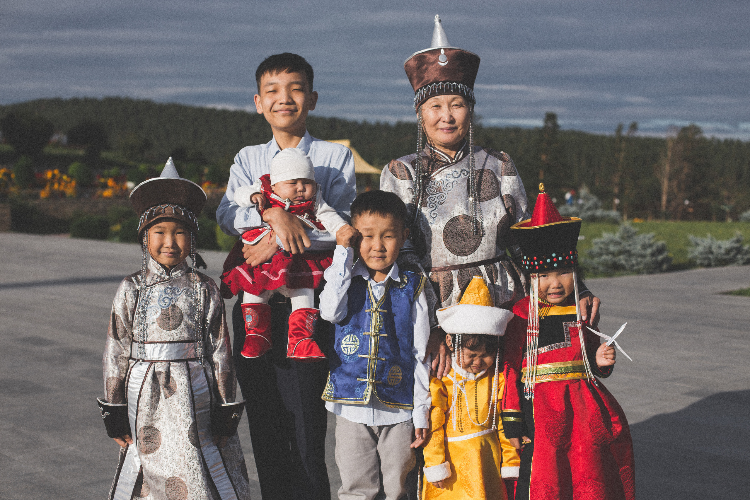 Семейная фотосессия в национальных костюмах. Семейный и детский фотограф в г. Улан-Удэ