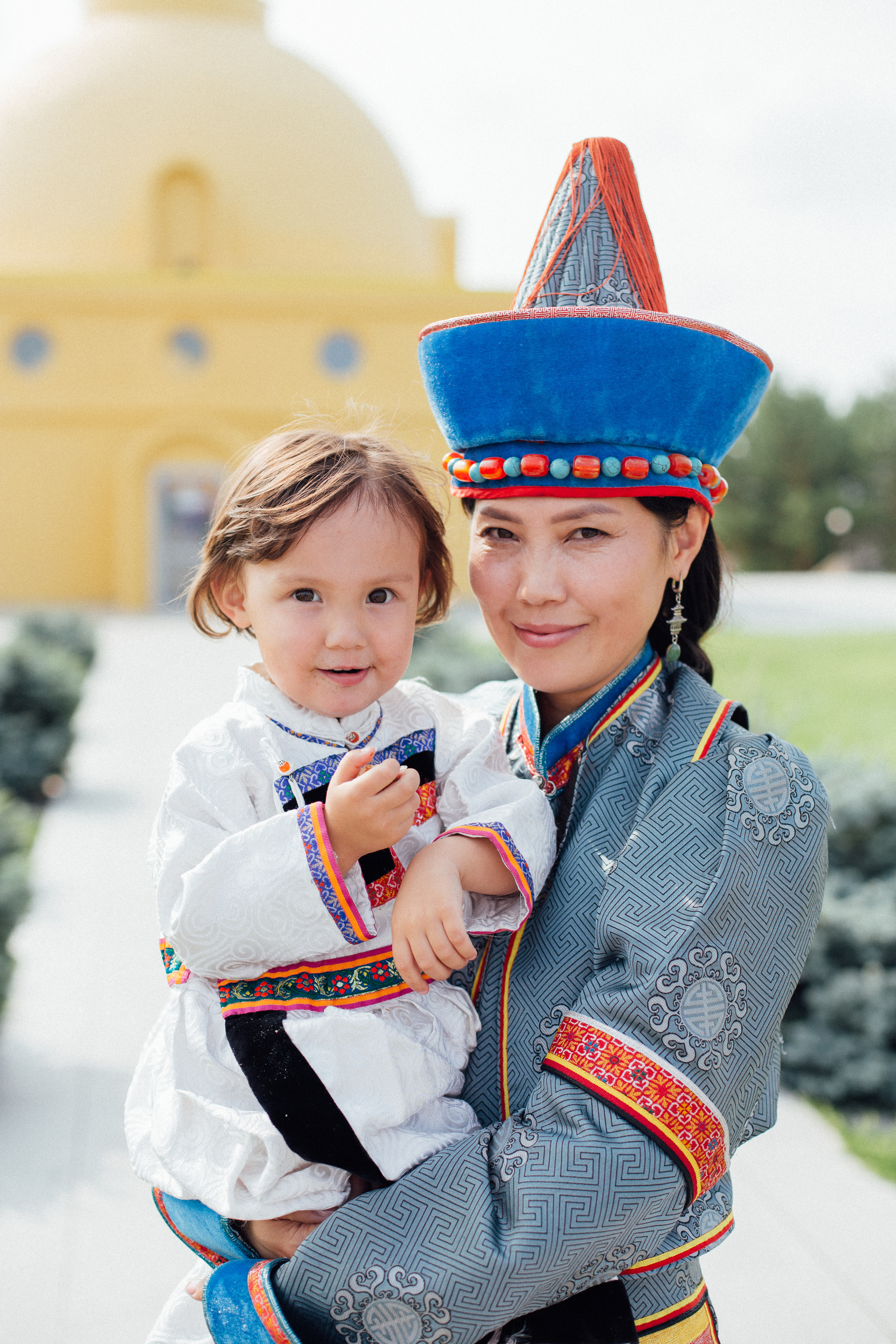 Семейная фотосессия в национальных костюмах. Семейный и детский фотограф в г. Улан-Удэ