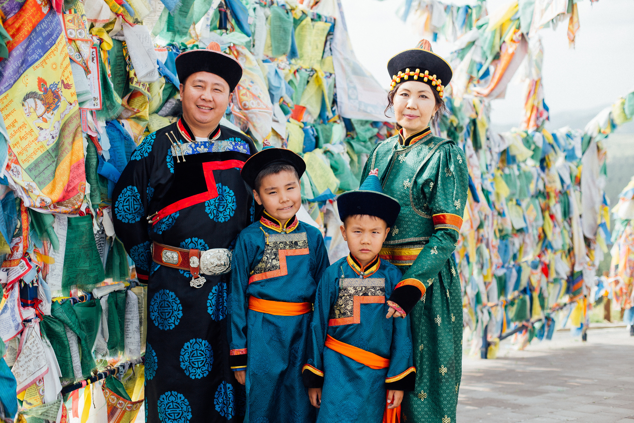 Семейная фотосессия в национальных костюмах. Семейный и детский фотограф в г. Улан-Удэ