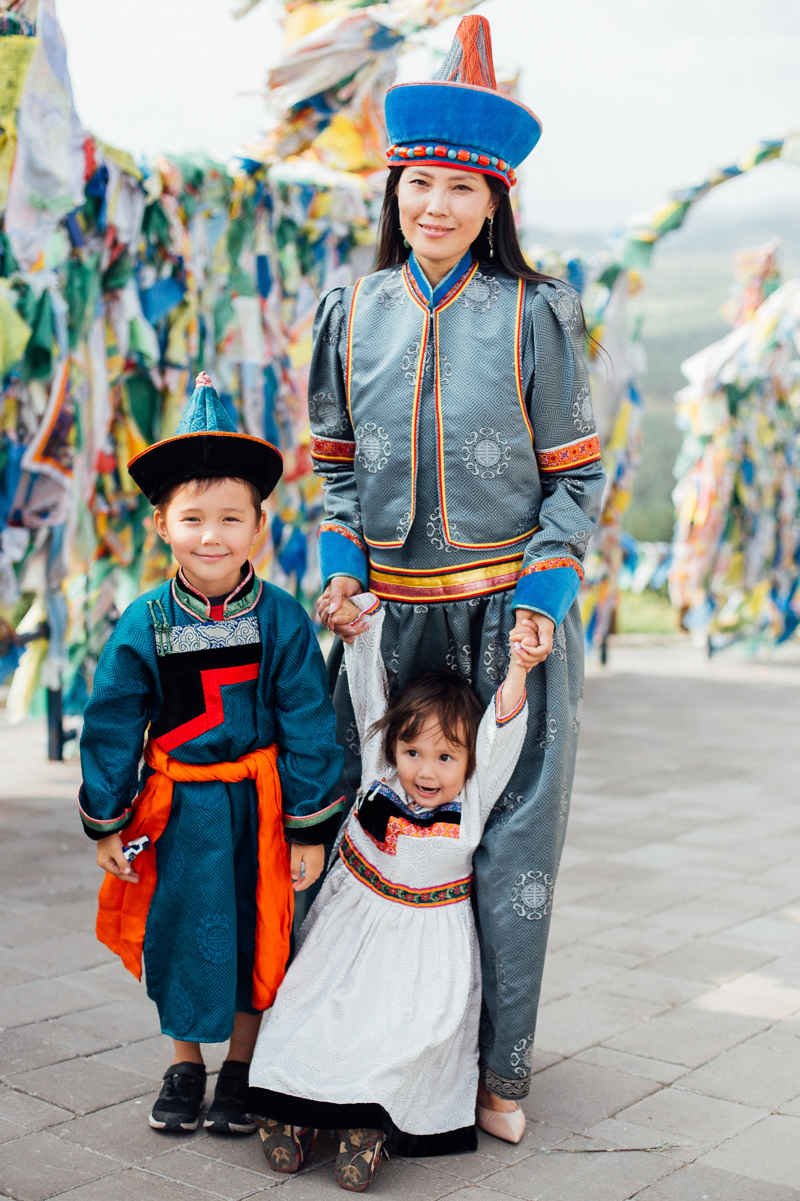 Семейная фотосессия в национальных костюмах. Семейный и детский фотограф в г. Улан-Удэ