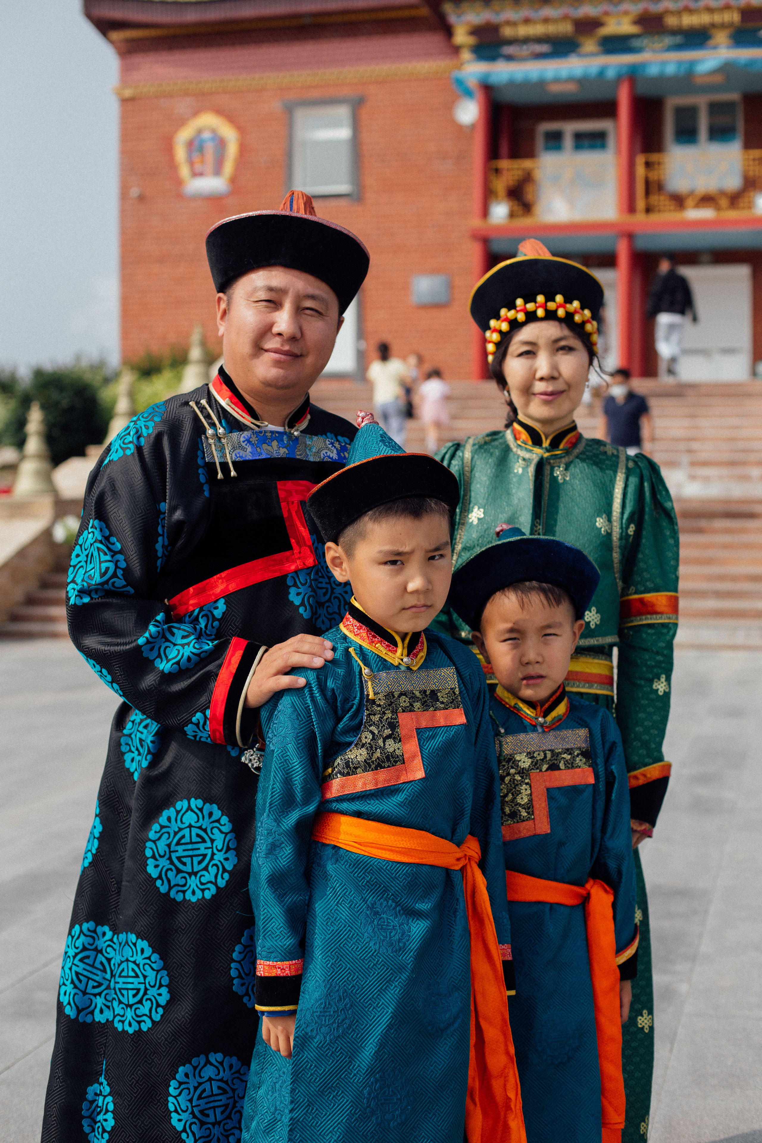 Семейная фотосессия в национальных костюмах. Семейный и детский фотограф в г. Улан-Удэ
