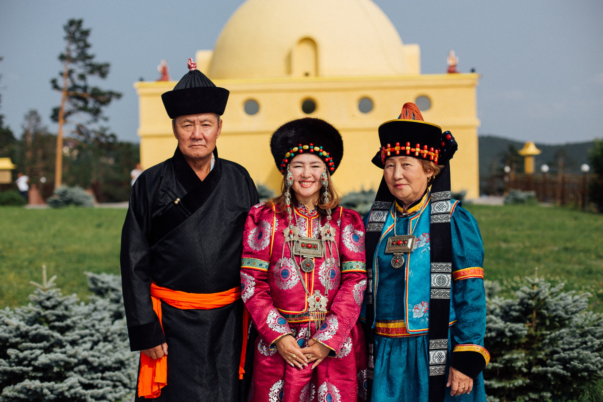 Семейная фотосессия в национальных костюмах. Семейный и детский фотограф в г. Улан-Удэ