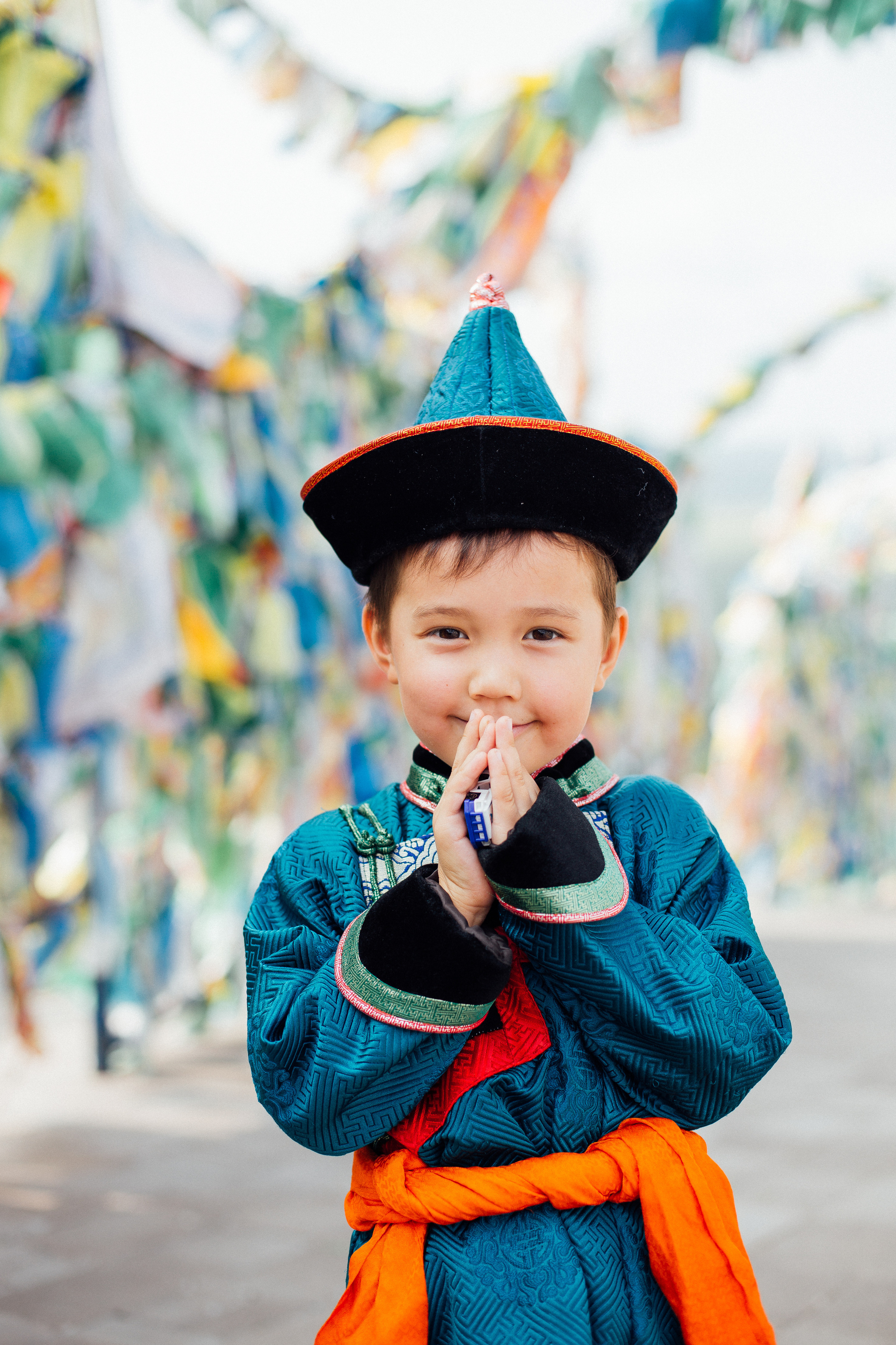 Семейная фотосессия в национальных костюмах. Семейный и детский фотограф в г. Улан-Удэ