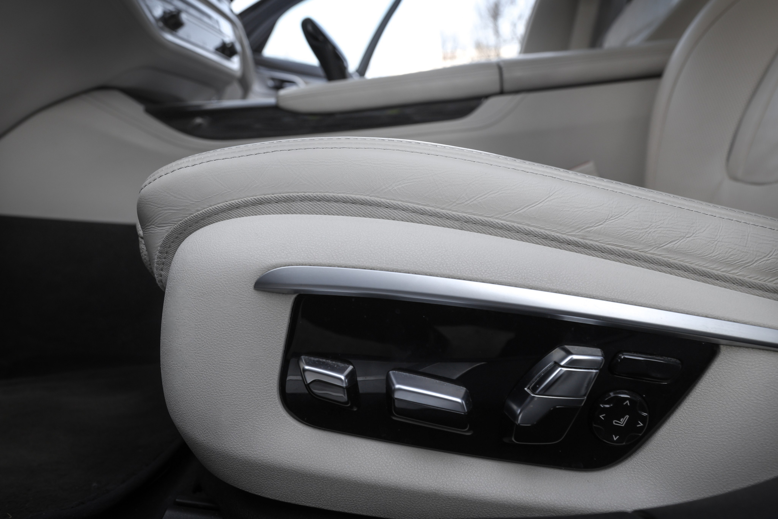 2017 BMW 750 Ld XDrive. Mixturecaptures