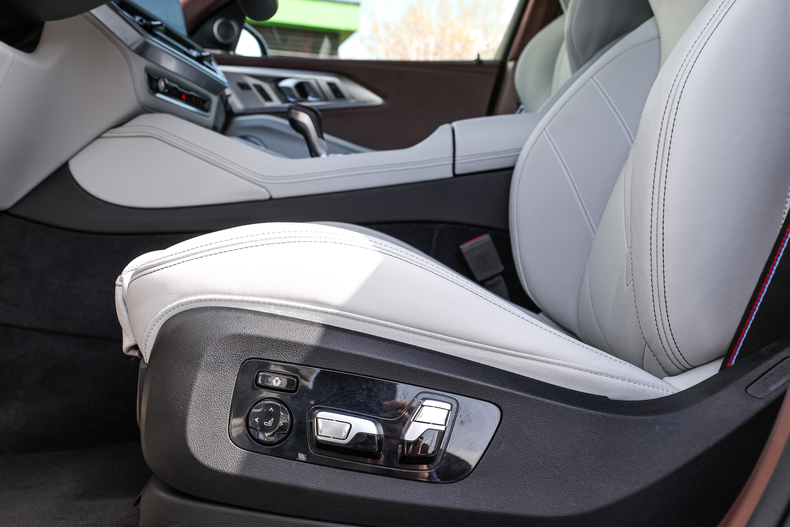 2024 BMW XM. Mixturecaptures