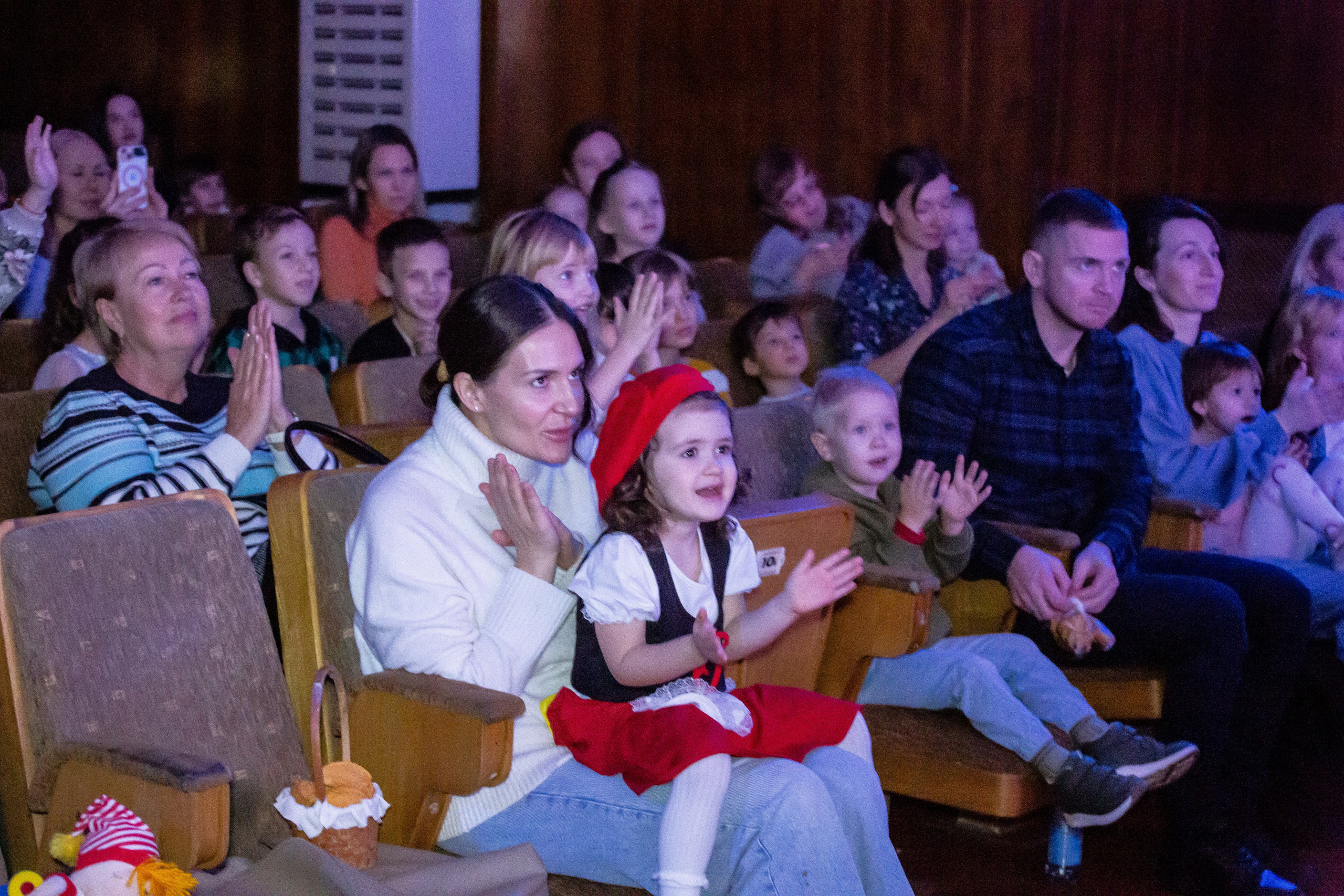 Спектакль Снежные человечки — театр Саквояж. Фотограф в Сочи Юрий Шептаев