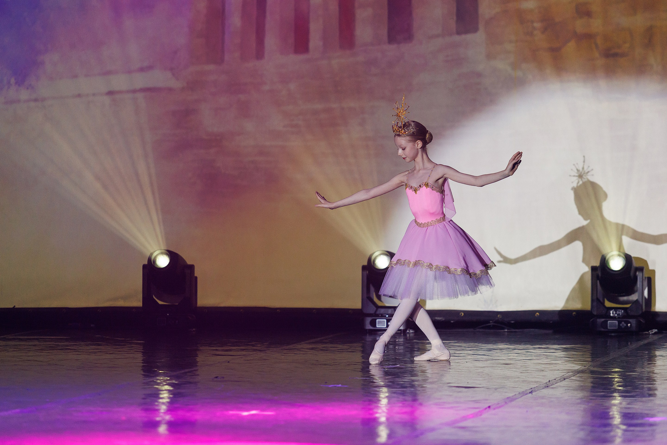 Репортажная фотосъемка отчетного концерта студии танцвев LilBallerine. Профессиональный фотограф в Новосибирске