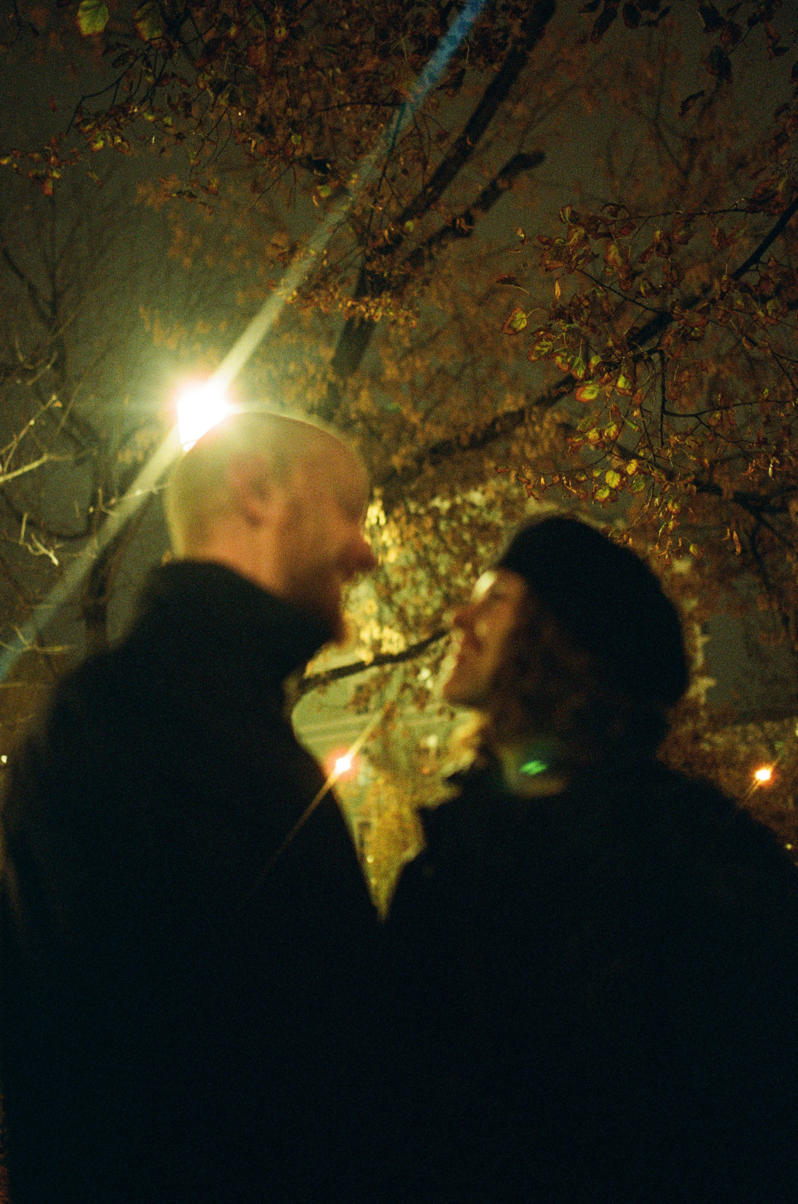 Дима и Саша. Тёплый ноябрь. Настя Оленченко, портретный/семейный фотограф на цифру и плёнку Москва